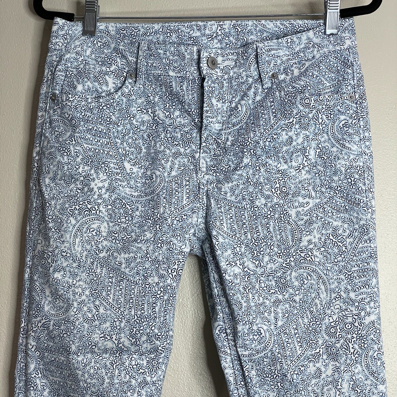 Liz Claiborne Women's Size 6 White Blue Patterned Lightweight Jeans Pants