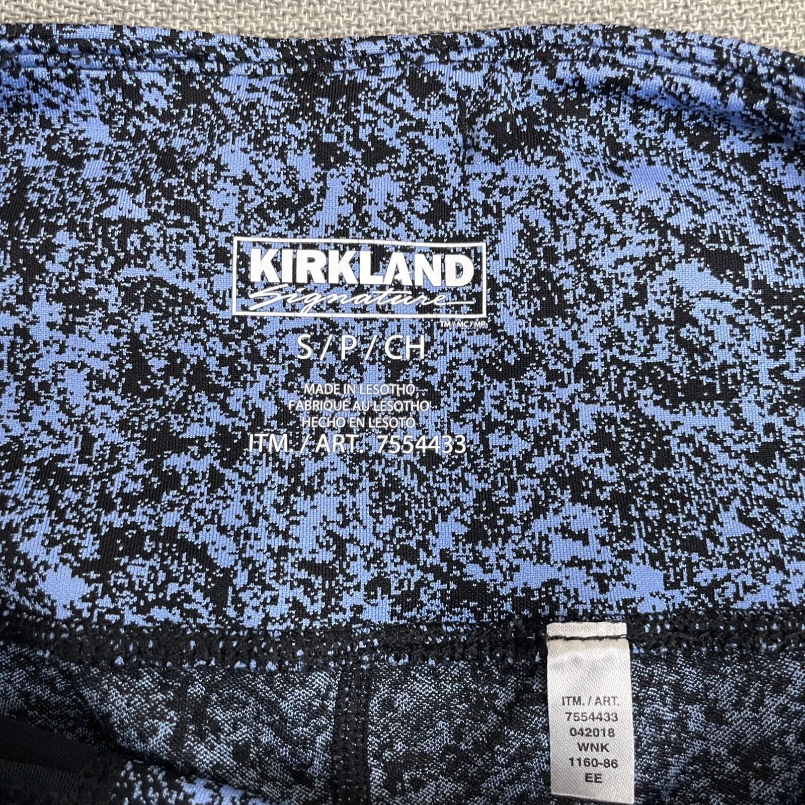 Kirkland Signature Women’s Blue /Black Patterned Capri Leggings Size Small