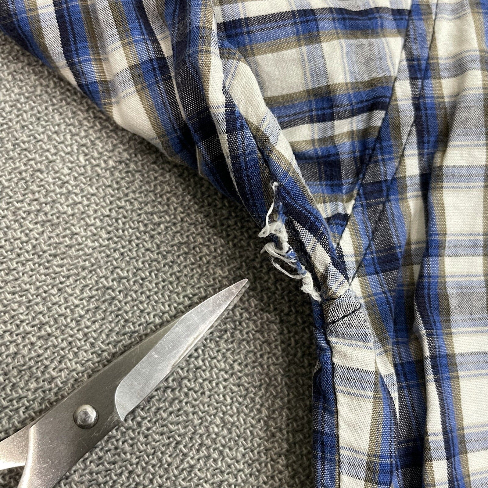 Rugged Wear Hunters Peak Men's Size M Plaid Short Sleeve Button Up Shirt