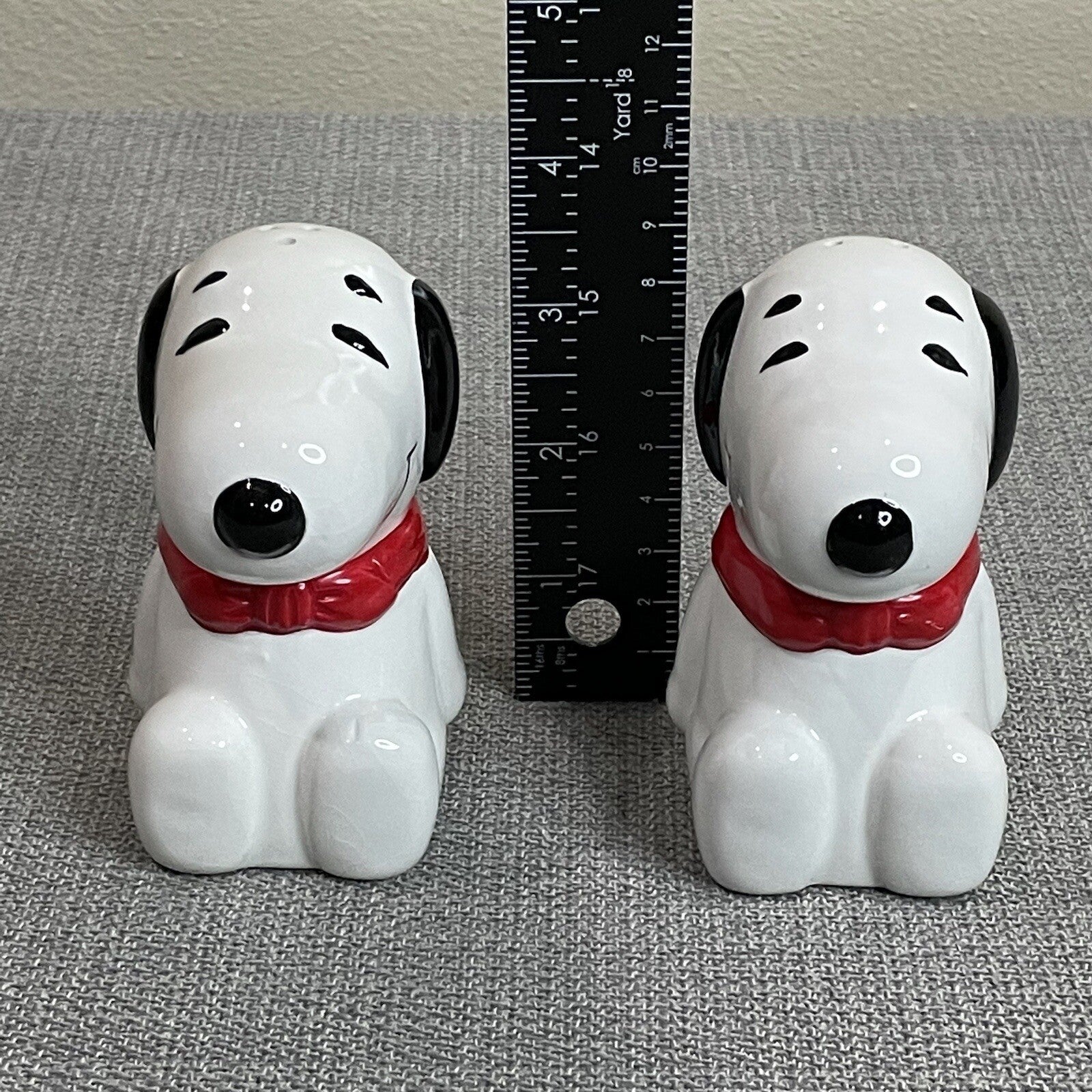 Benjamin & Medwin NY Peanuts Snoopy Decorative Ceramic Salt and Pepper Shakers