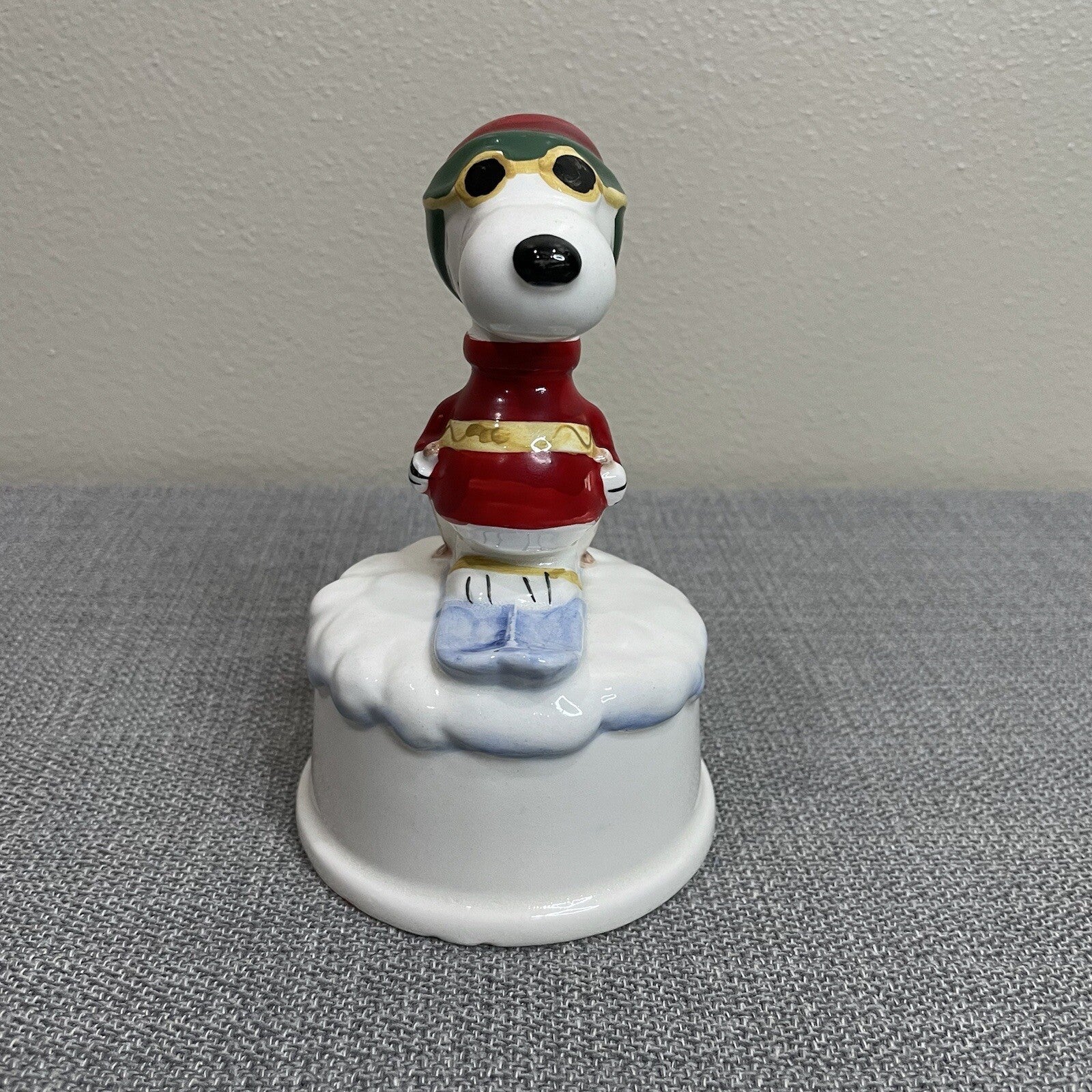 Aviva Enterprises Snoopy Corp Vintage (1958,1966) Winter Skiing Musical Figurine