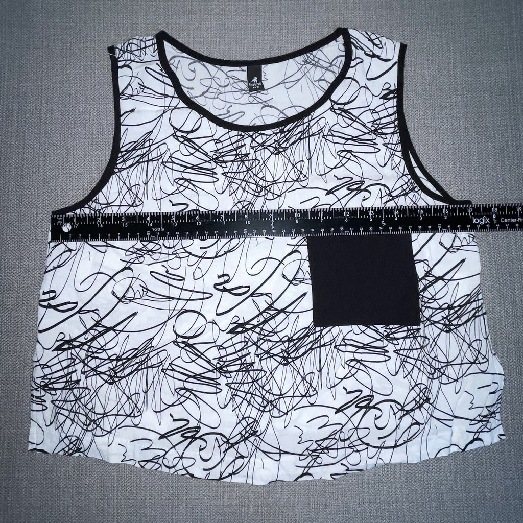 Cuidado Con El Perro Women's Size Large Black & White Scribble Crop Tank Top