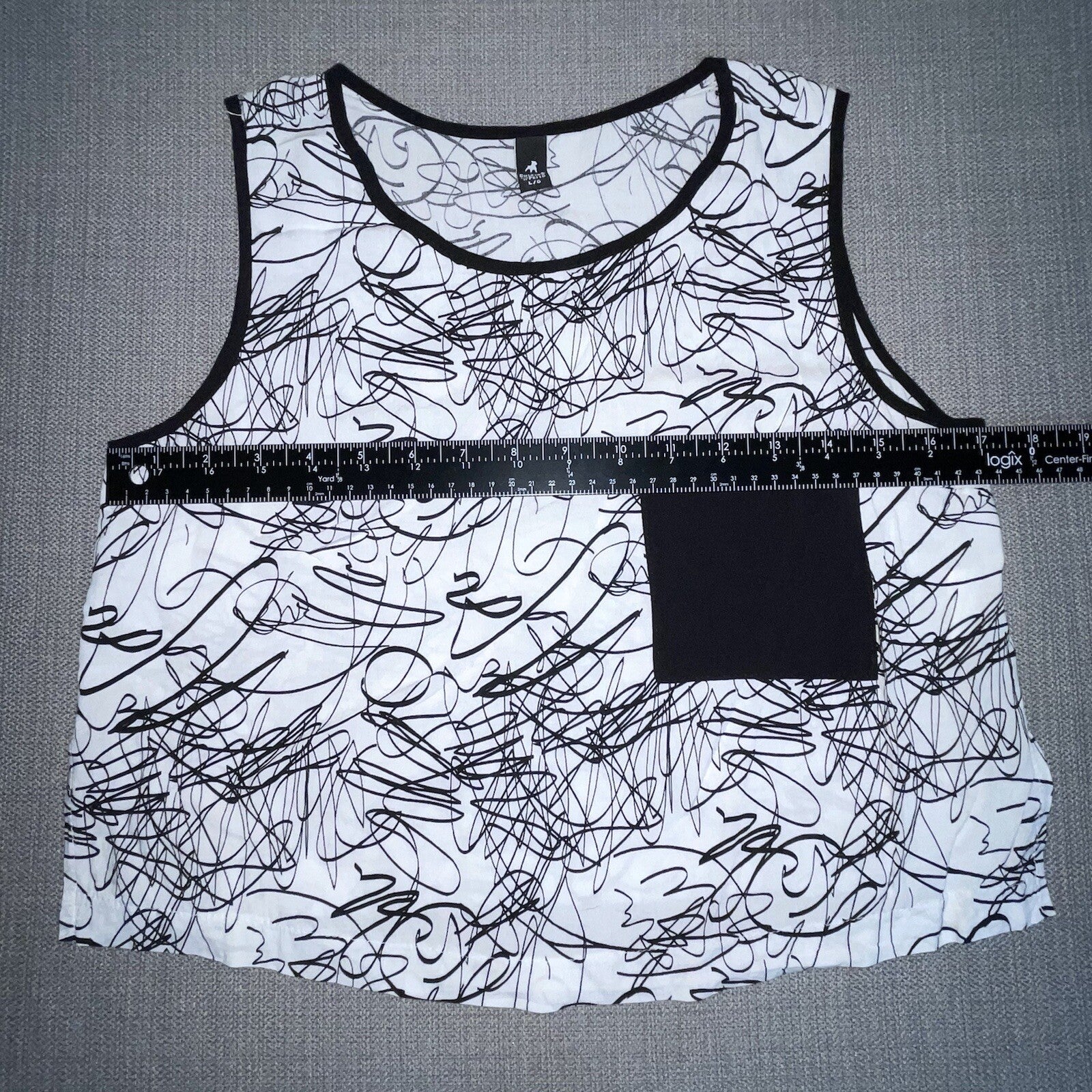 Cuidado Con El Perro Women's Size Large Black & White Scribble Crop Tank Top