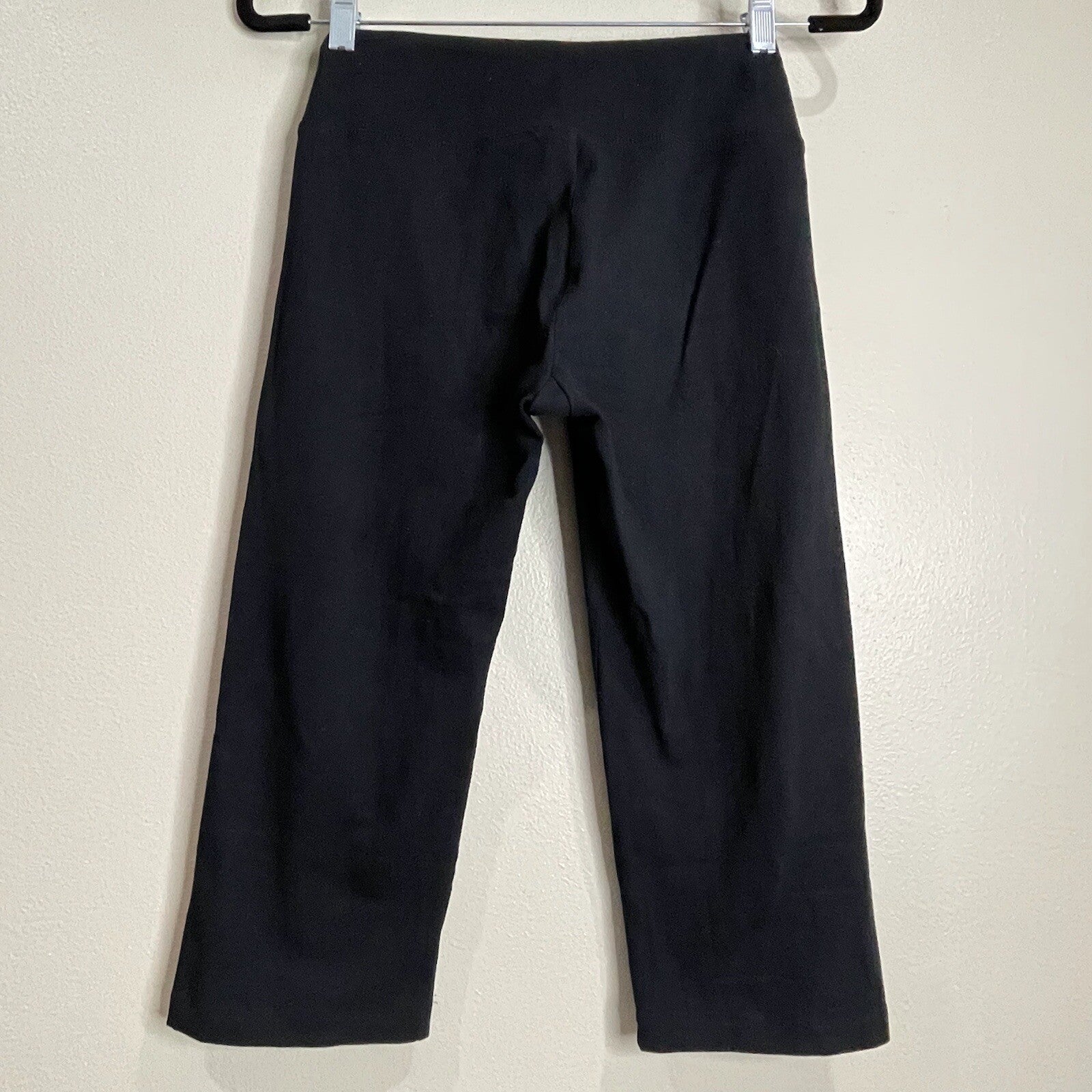 Bally Total Fitness Women's Size Small Athletic Gym Black Cropped Legging Pants