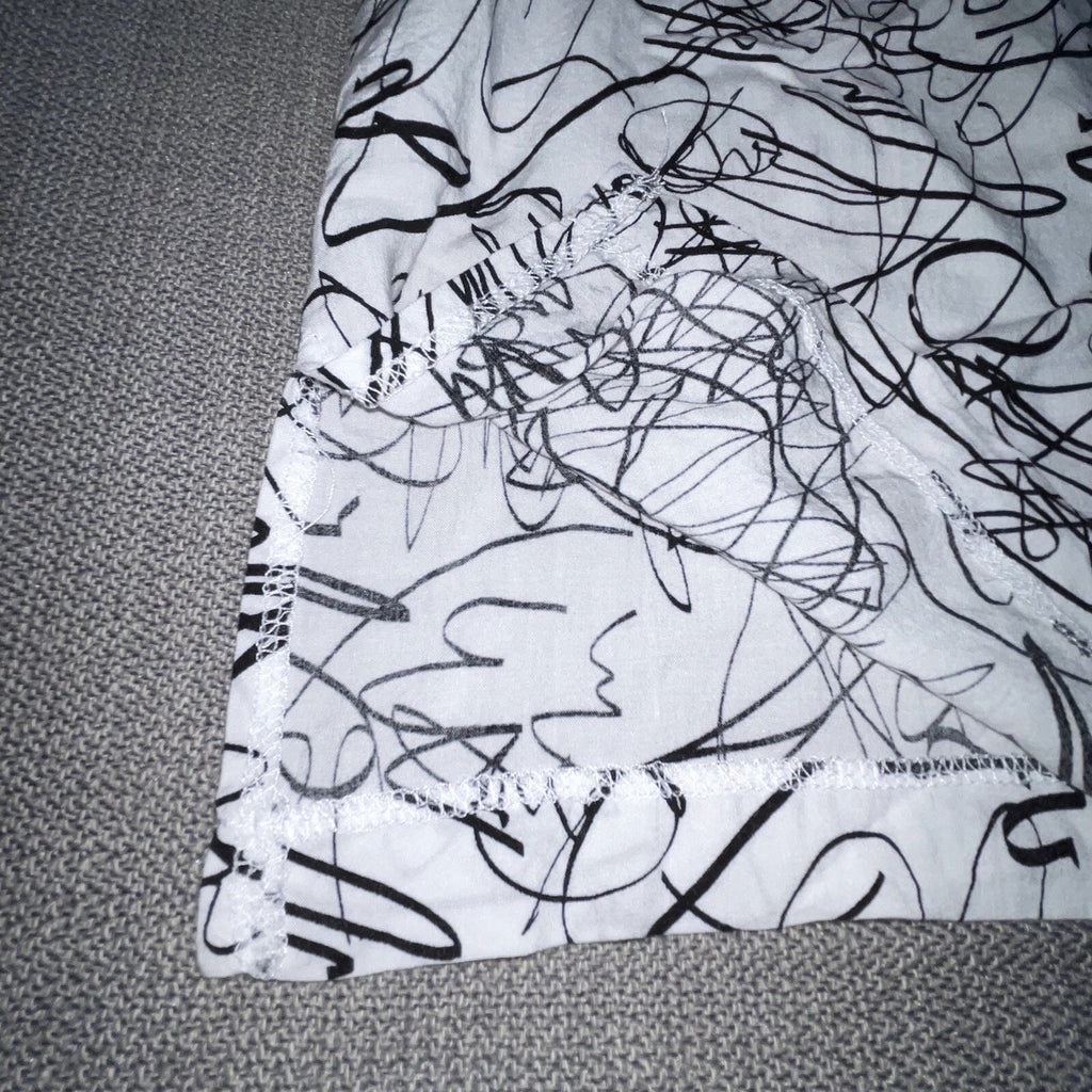 Cuidado Con El Perro Women's Size Large Black & White Scribble Crop Tank Top