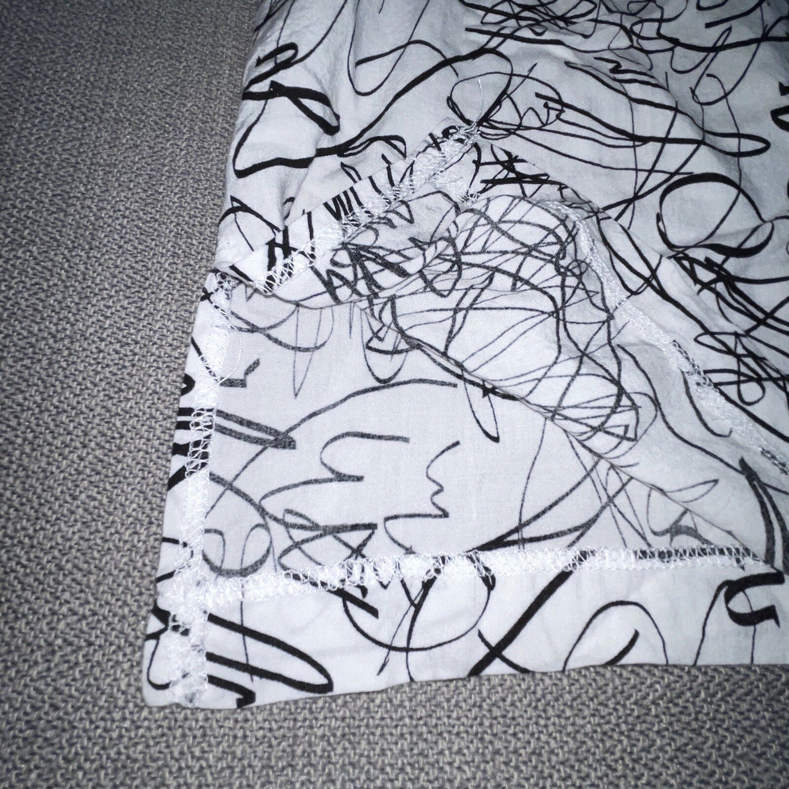 Cuidado Con El Perro Women's Size Large Black & White Scribble Crop Tank Top