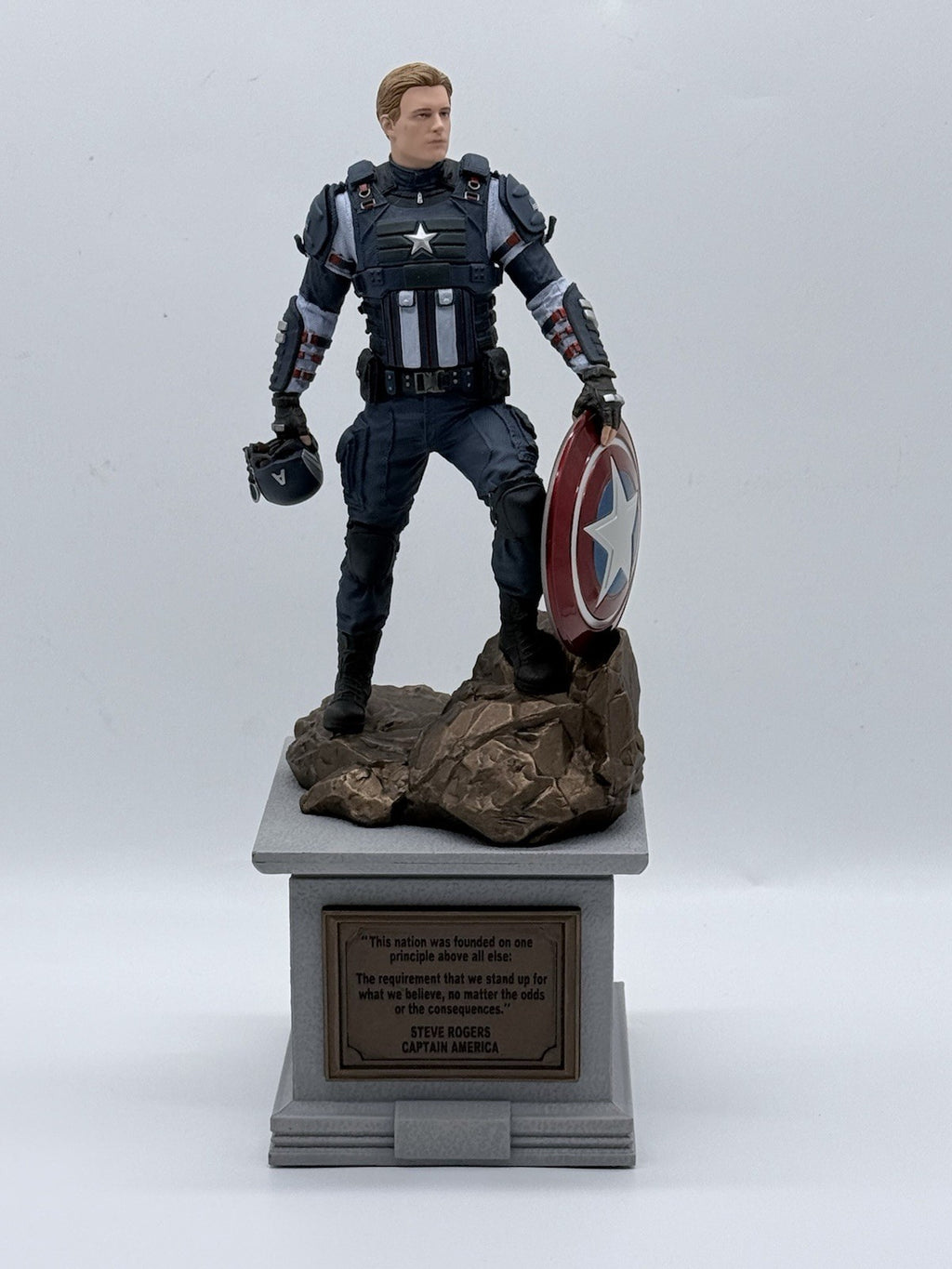 Marvel Avenger's Earth Mightiest Heroes Captain America 12 " inch Statue