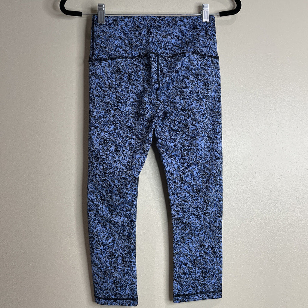 Kirkland Signature Women’s Blue /Black Patterned Capri Leggings Size Small