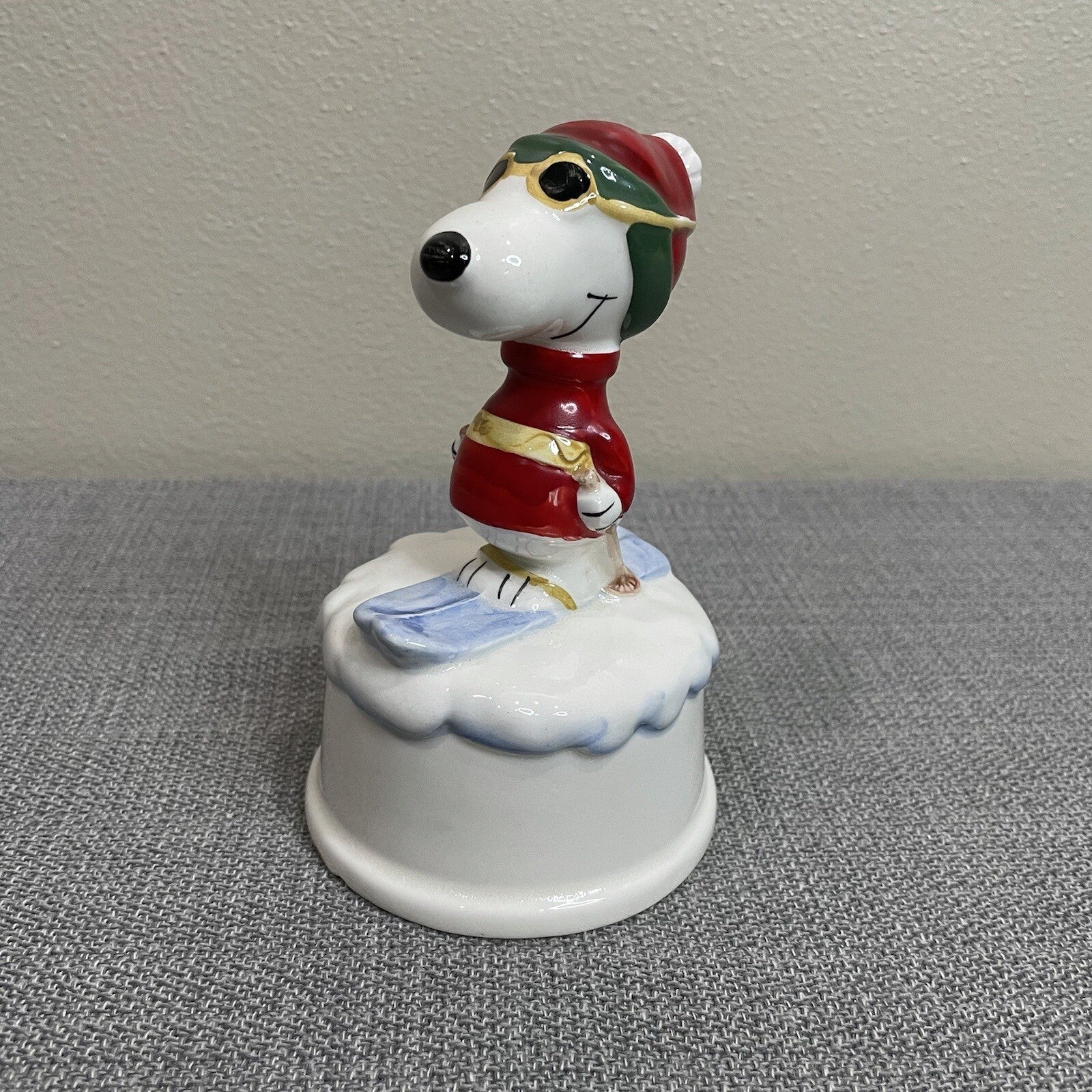 Aviva Enterprises Snoopy Corp Vintage (1958,1966) Winter Skiing Musical Figurine