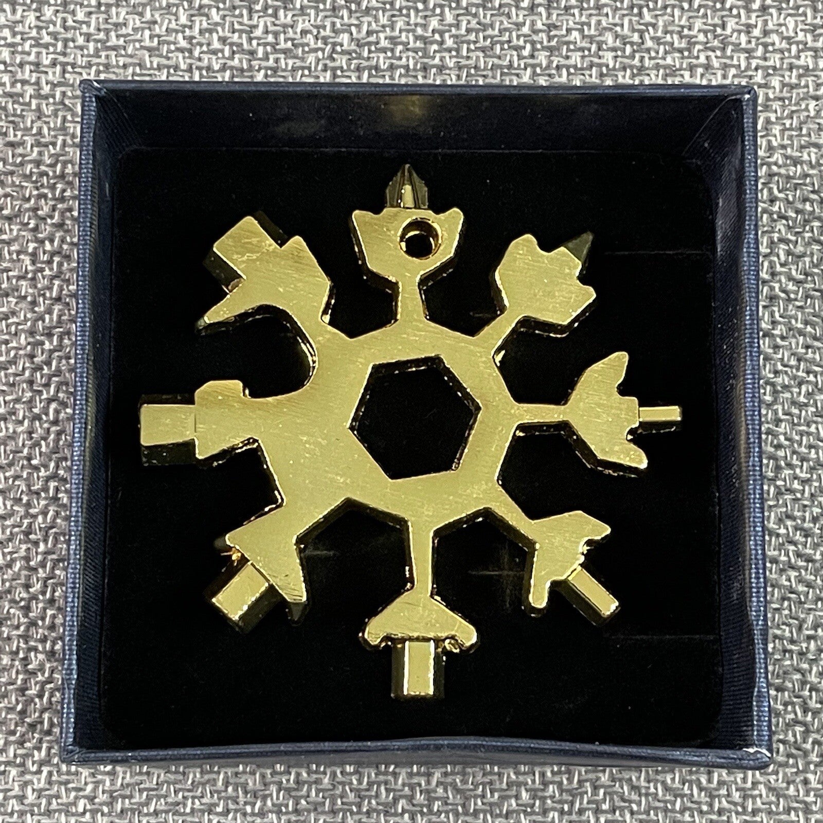 Decorative Metal Cutout Snowflake Keychain Multi Tool / Snowboarding Screwdriver