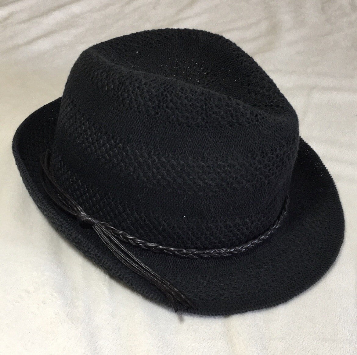 Old Navy Women's Size: S-M Black Fashion / Sun Hat with Brim (Fedora Style)