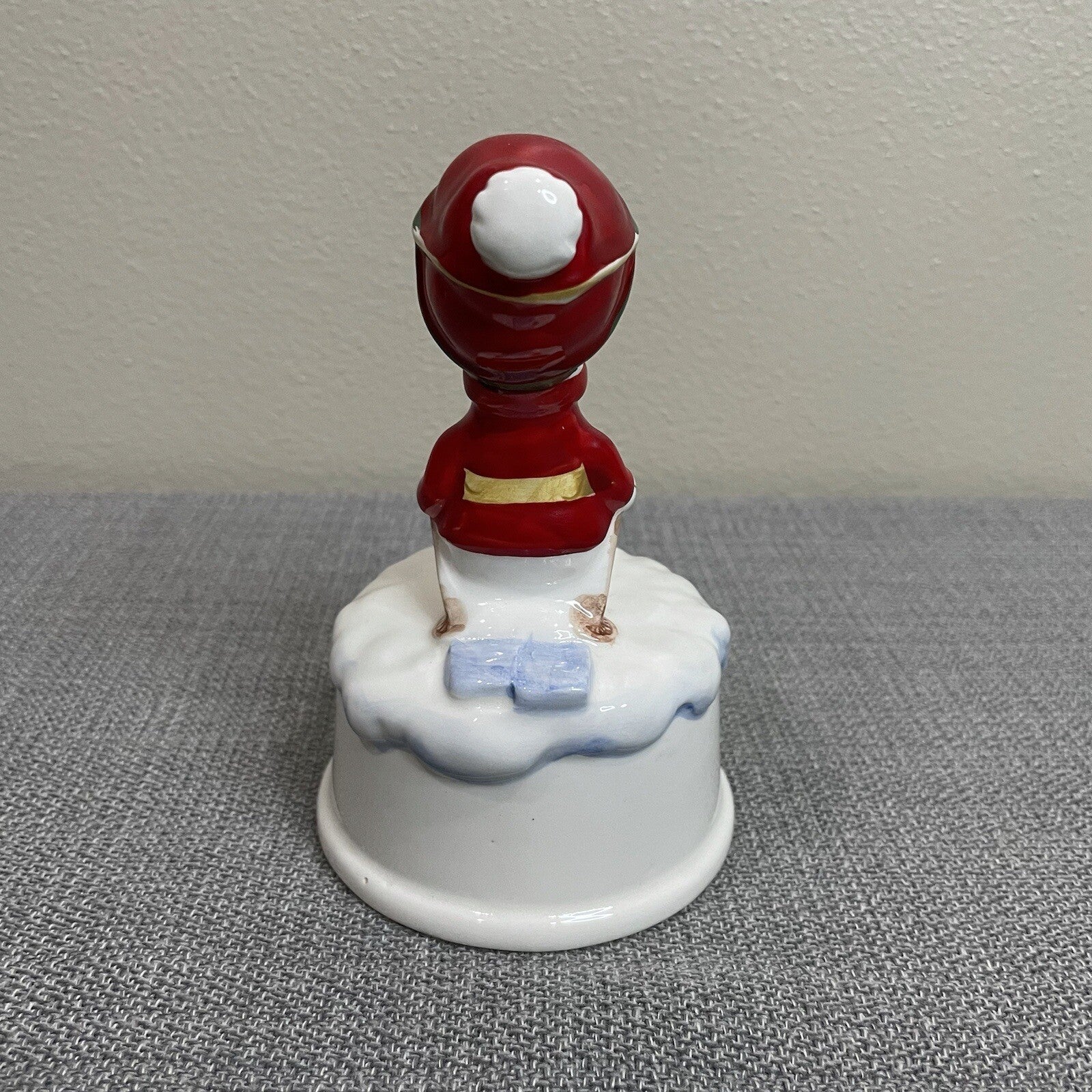 Aviva Enterprises Snoopy Corp Vintage (1958,1966) Winter Skiing Musical Figurine