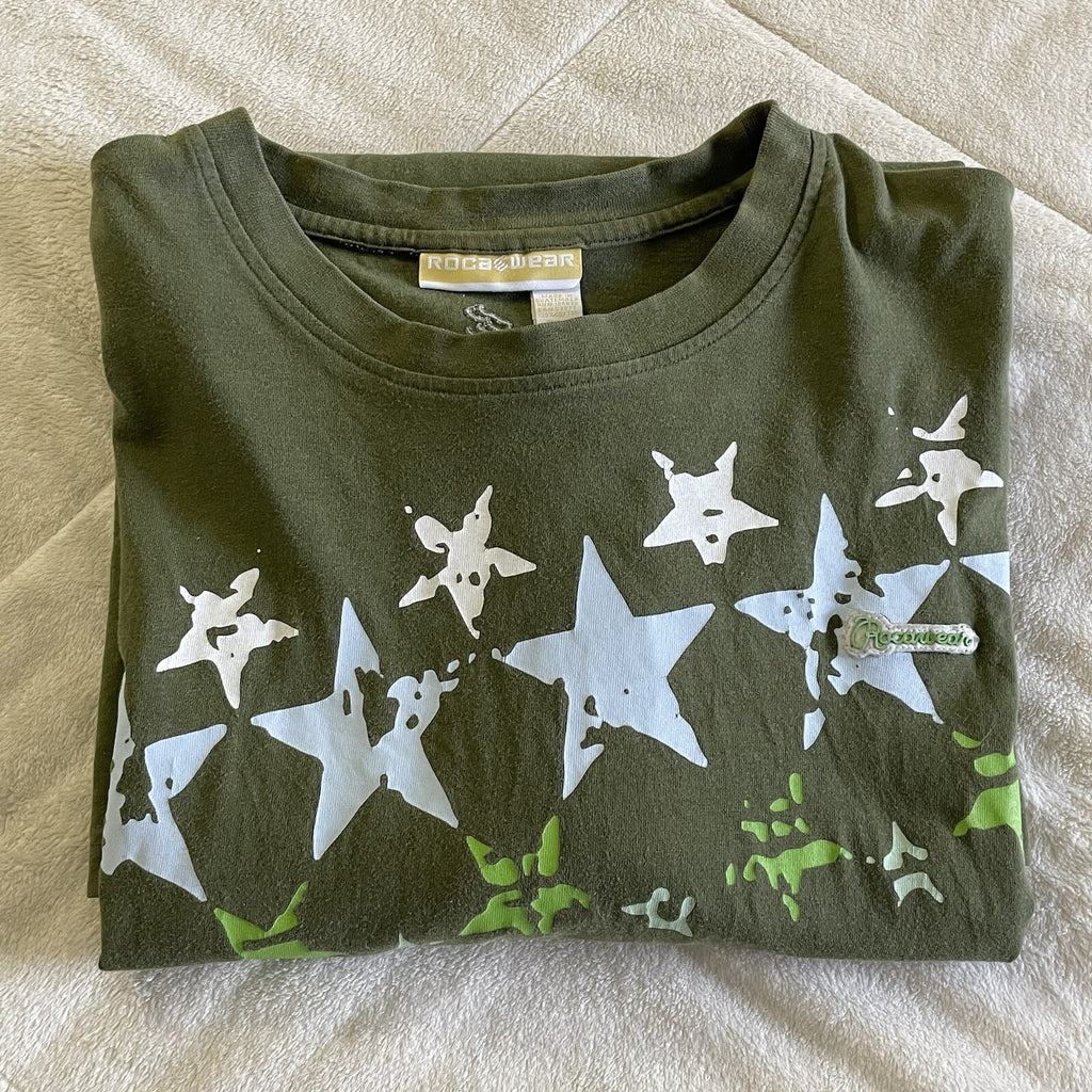 RocaWear Men Size XXXL (3XL) Green Short Sleeve Logo T-Shirt with Printed Stars
