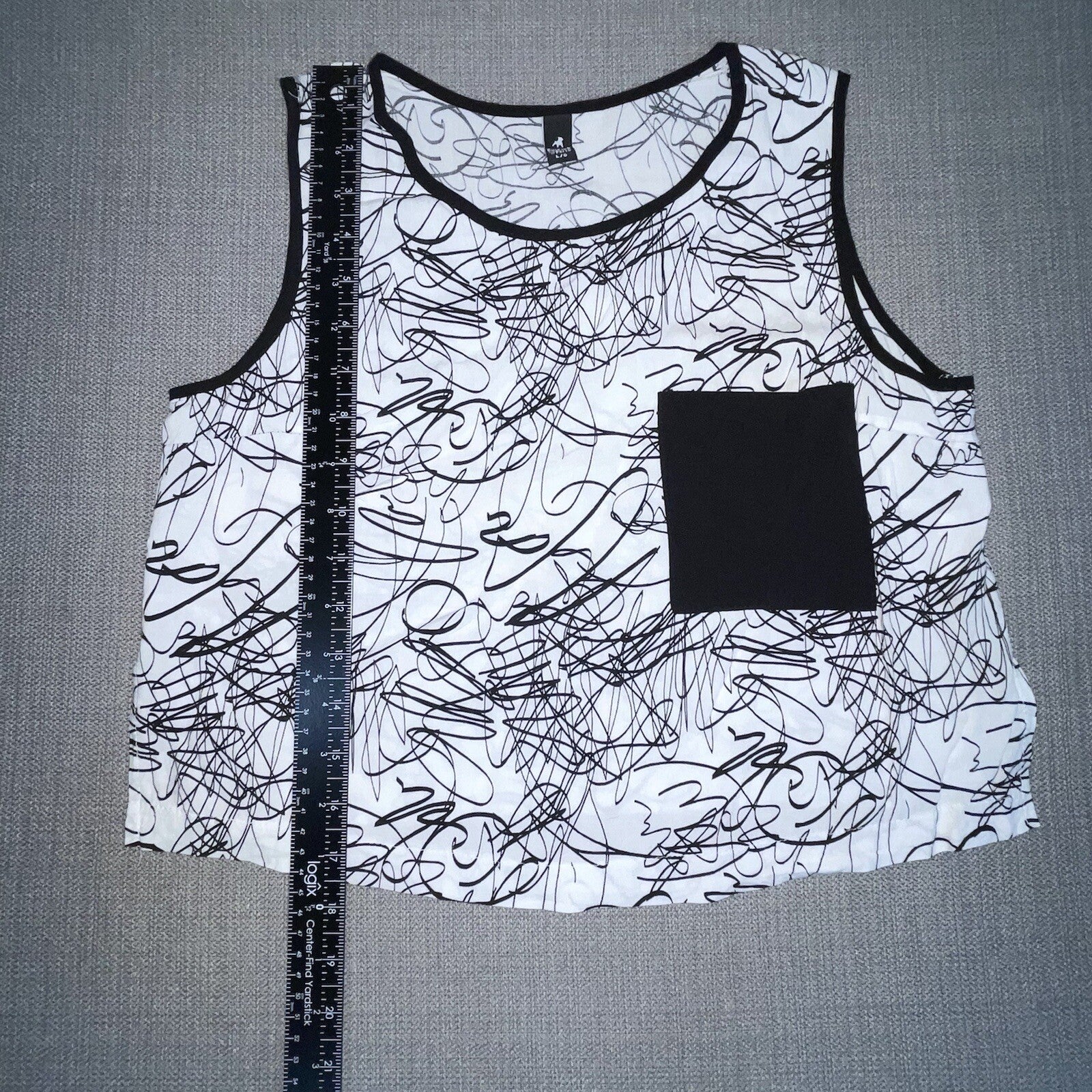 Cuidado Con El Perro Women's Size Large Black & White Scribble Crop Tank Top