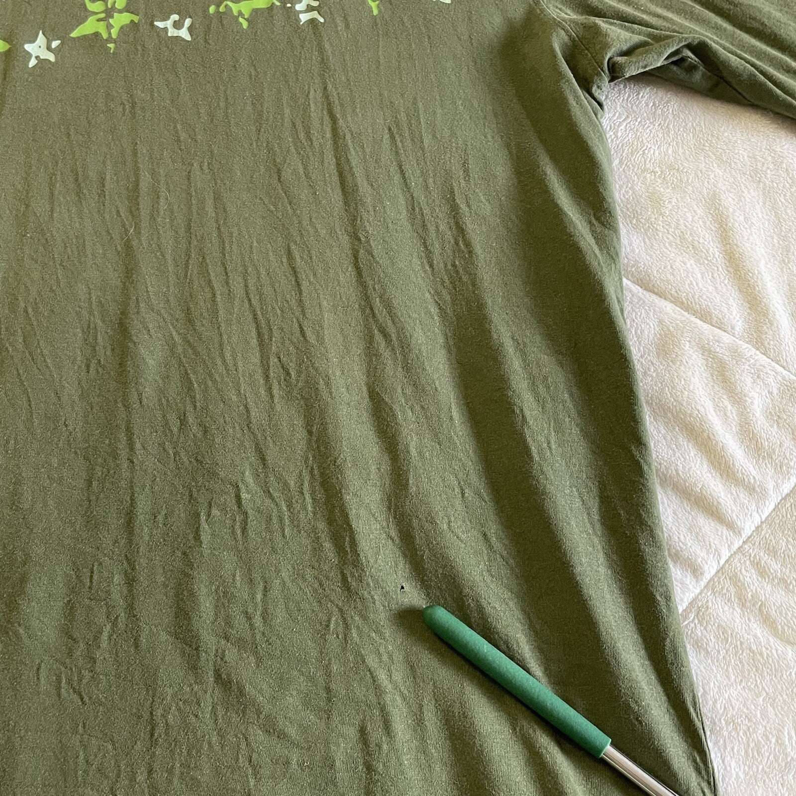 RocaWear Men Size XXXL (3XL) Green Short Sleeve Logo T-Shirt with Printed Stars