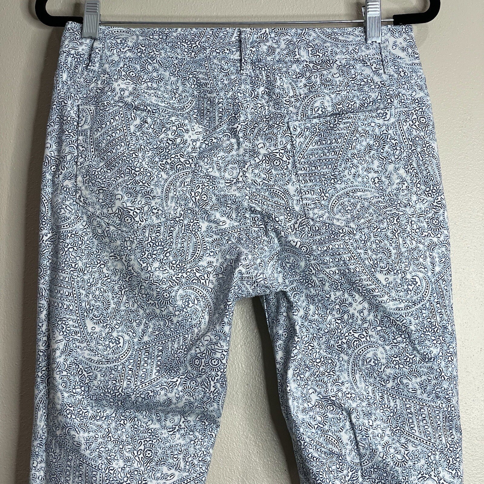 Liz Claiborne Women's Size 6 White Blue Patterned Lightweight Jeans Pants