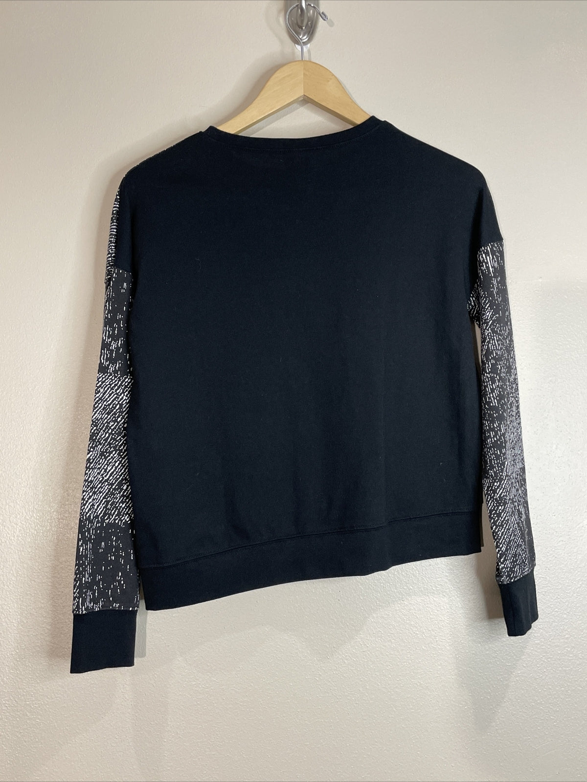 C9 Champion Womens XS Black & White Long Sleeve Asymmetrical Athletic Top