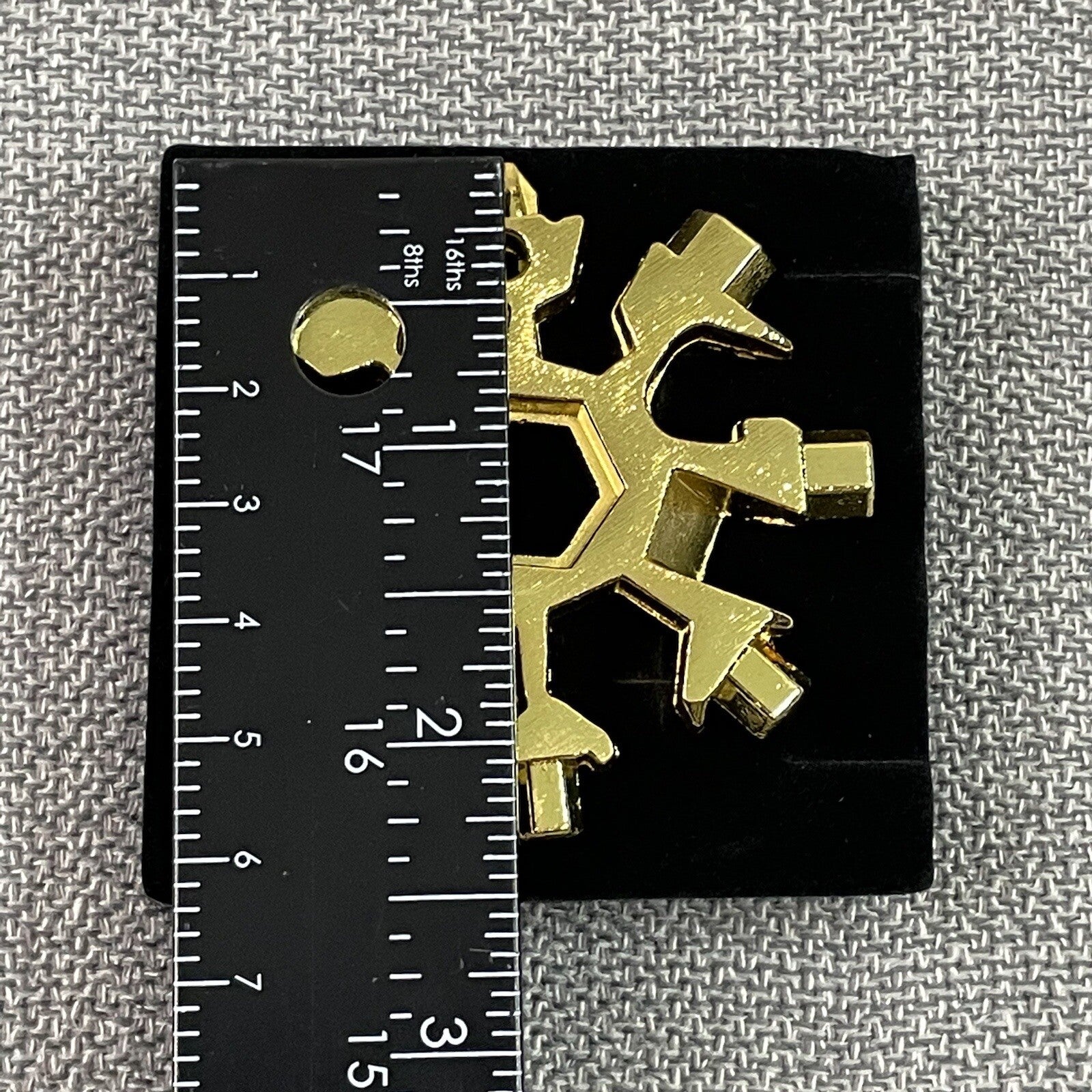 Decorative Metal Cutout Snowflake Keychain Multi Tool / Snowboarding Screwdriver