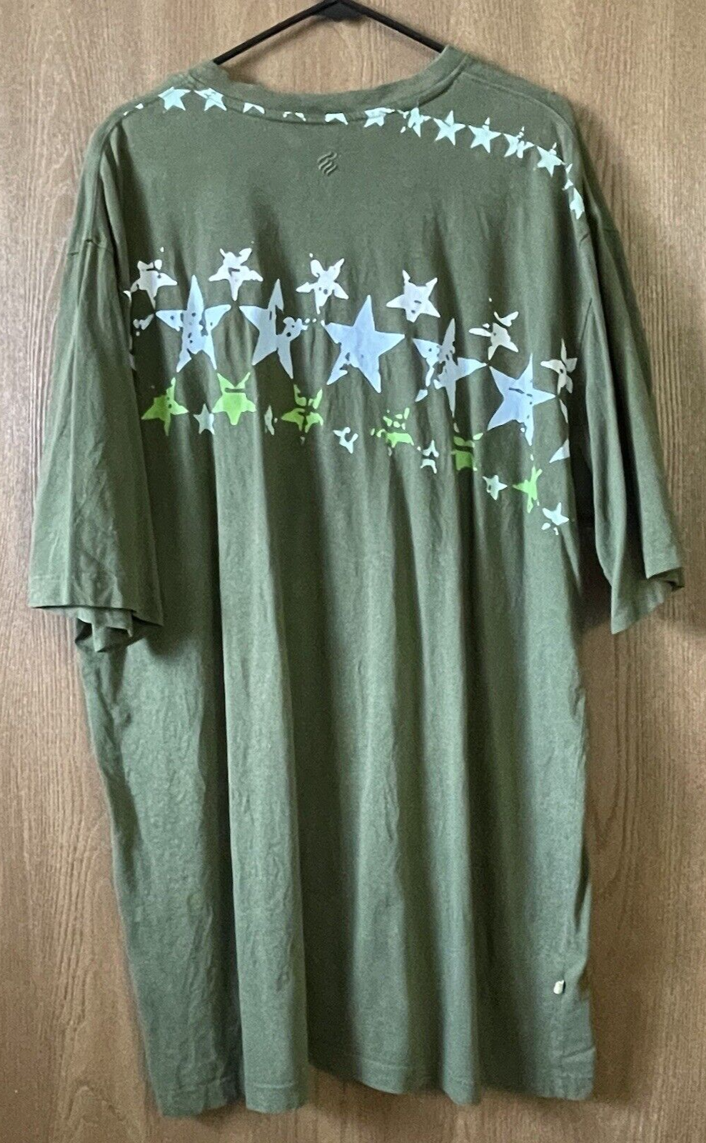 RocaWear Men Size XXXL (3XL) Green Short Sleeve Logo T-Shirt with Printed Stars