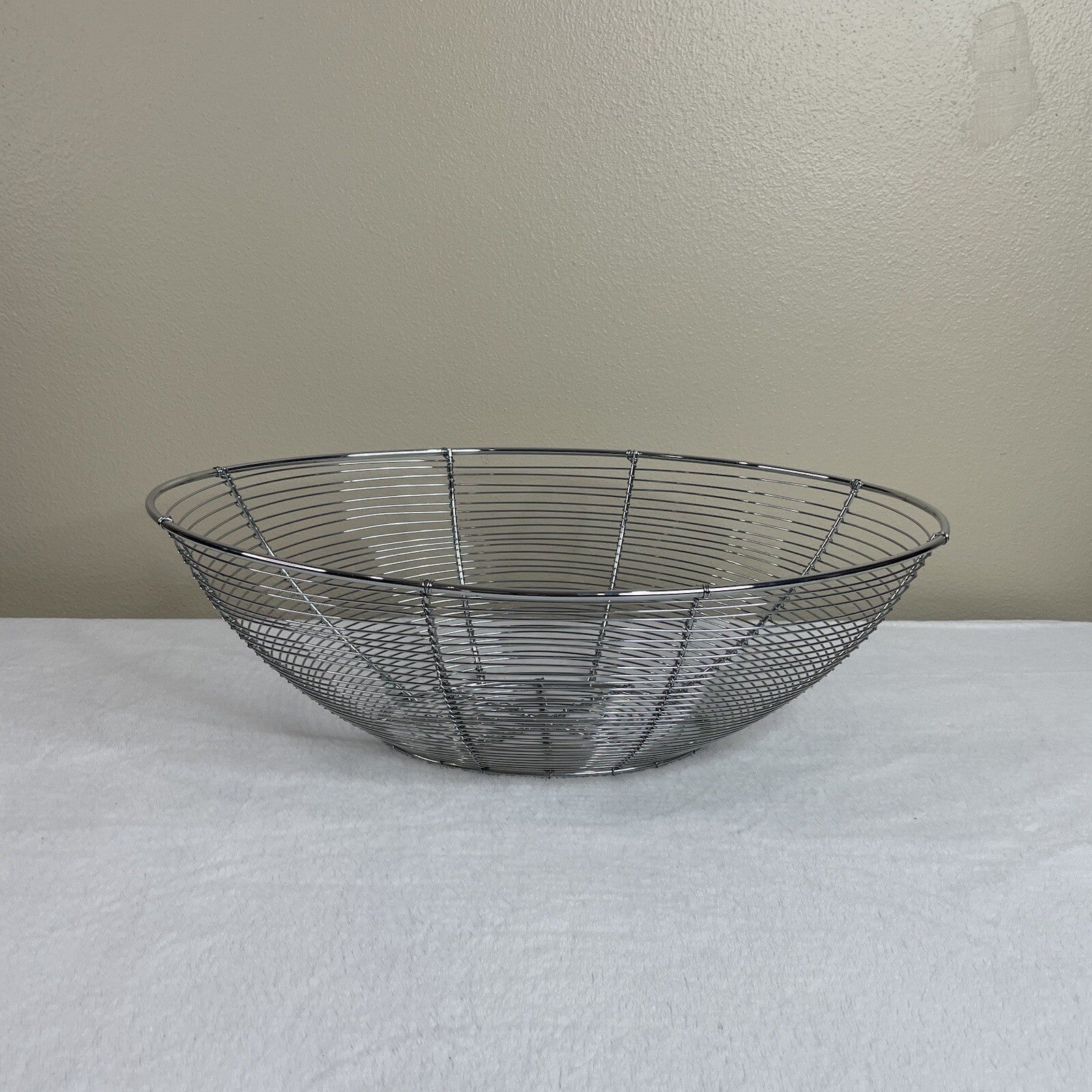 Decorative Silver Tone Metal Wire Fruit / Snack / Food / Home Decor Oval Basket