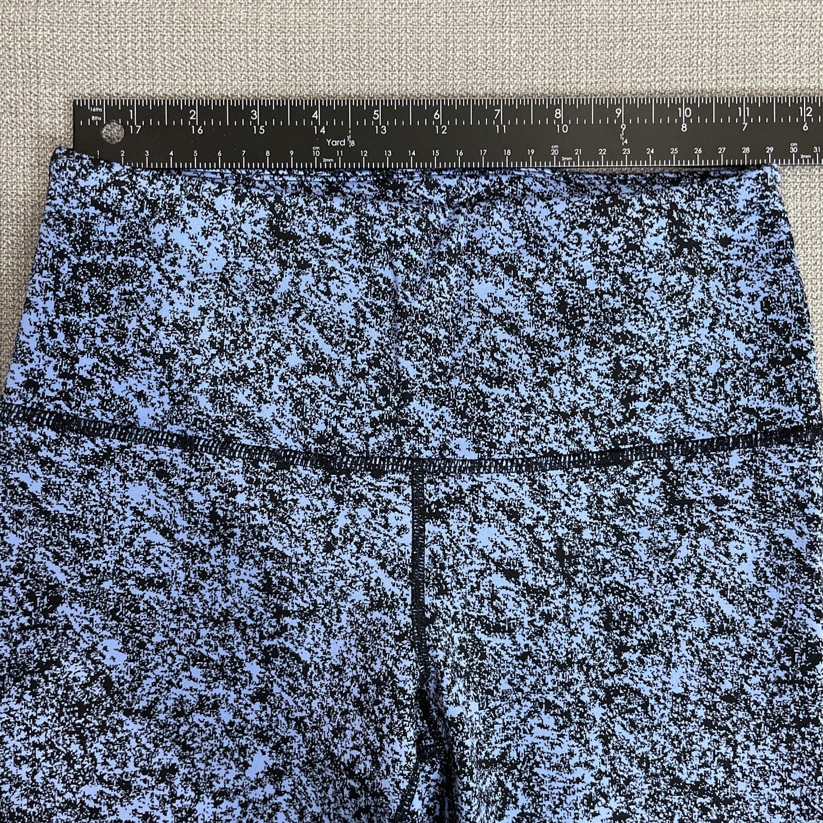 Kirkland Signature Women’s Blue /Black Patterned Capri Leggings Size Small