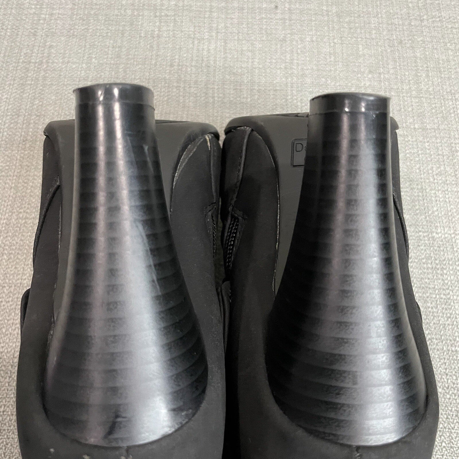 De Blossom Collection "Dove" Women's (Size 6) Black Heeled Boots