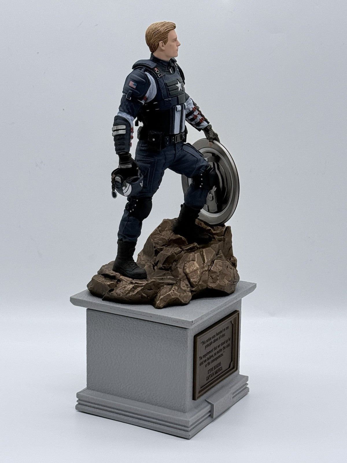 Marvel Avenger's Earth Mightiest Heroes Captain America 12 " inch Statue