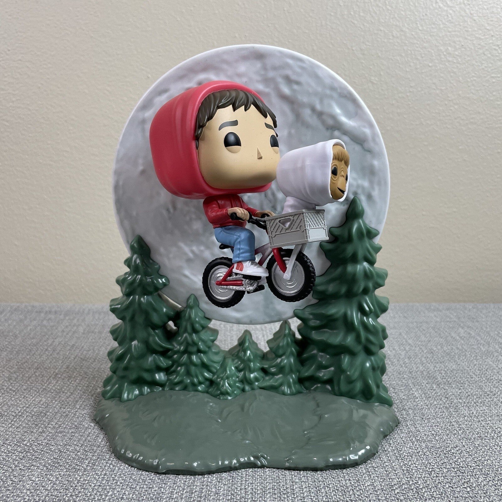 Funko Pop Moment - Elliott & E.T. The Extra-Terrestrial (1259) Figure (TORN BOX)
