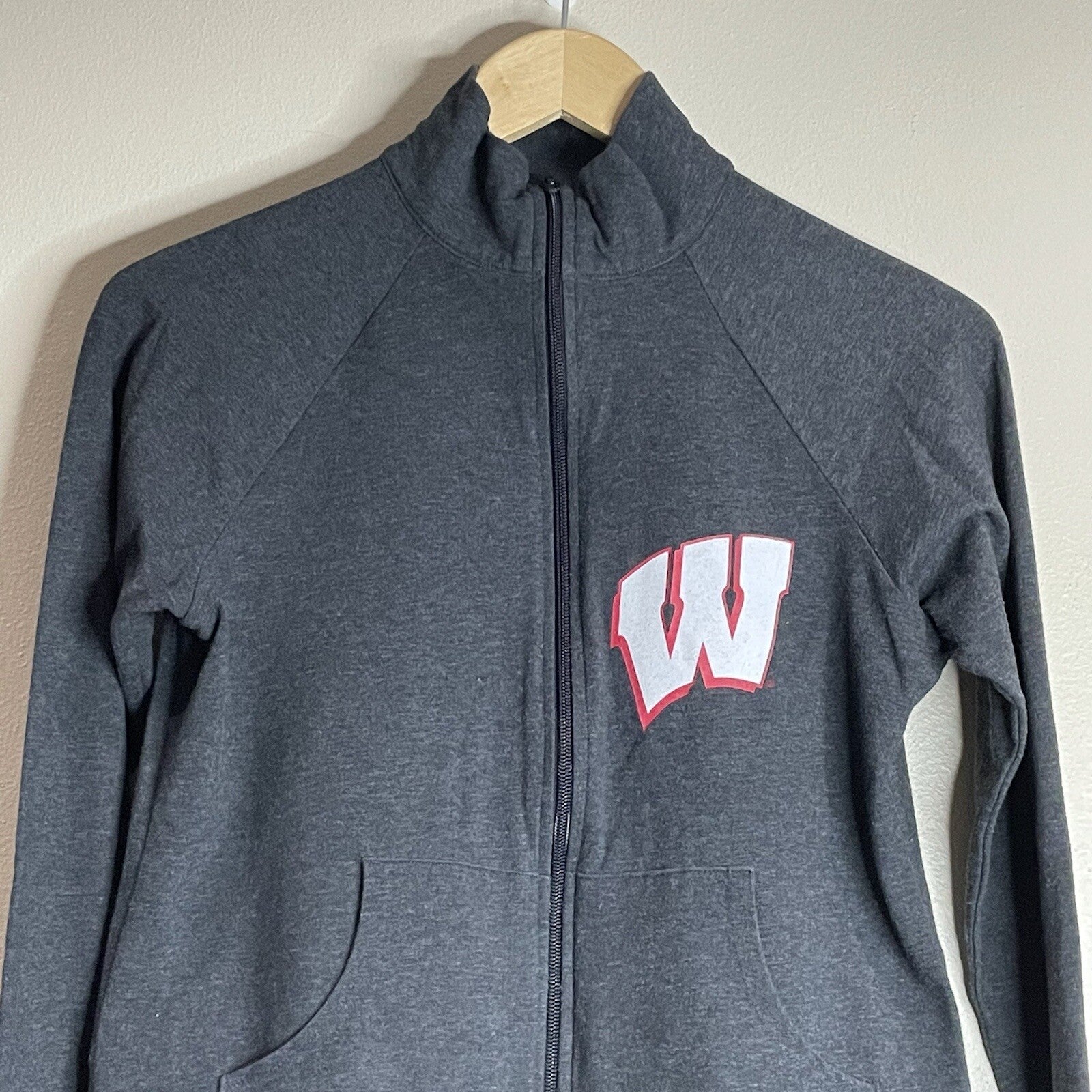Boxercraft Women's Small Wisconsin Badgers Gray Lightweight Logo Sweater Jacket