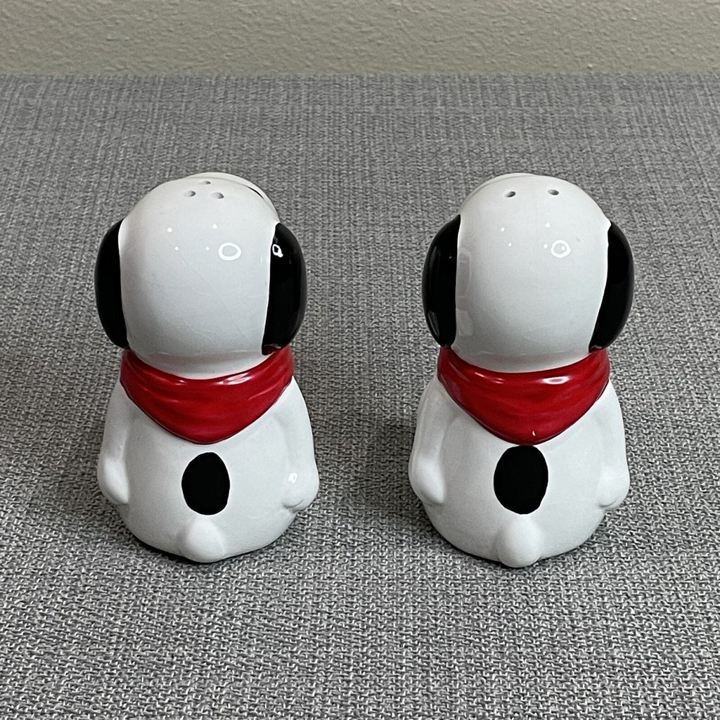 Benjamin & Medwin NY Peanuts Snoopy Decorative Ceramic Salt and Pepper Shakers