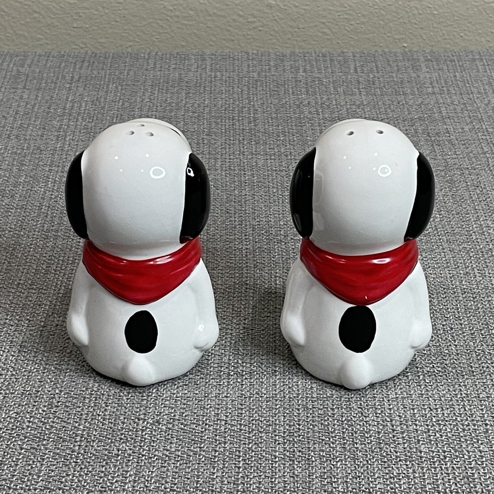 Benjamin & Medwin NY Peanuts Snoopy Decorative Ceramic Salt and Pepper Shakers