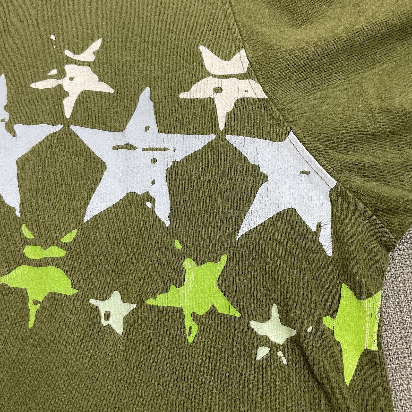 RocaWear Men Size XXXL (3XL) Green Short Sleeve Logo T-Shirt with Printed Stars