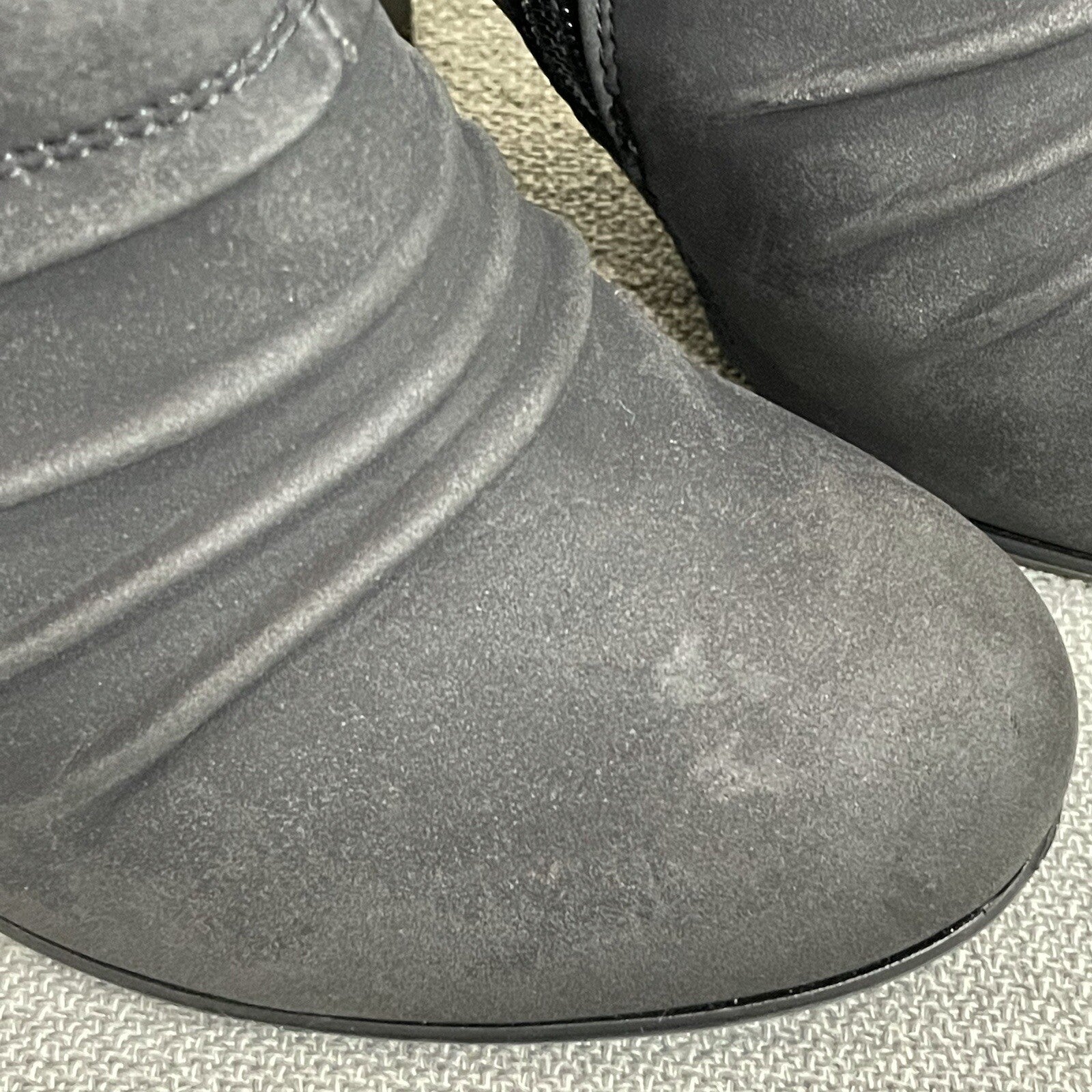 De Blossom Collection "Dove" Women's (Size 6) Black Heeled Boots
