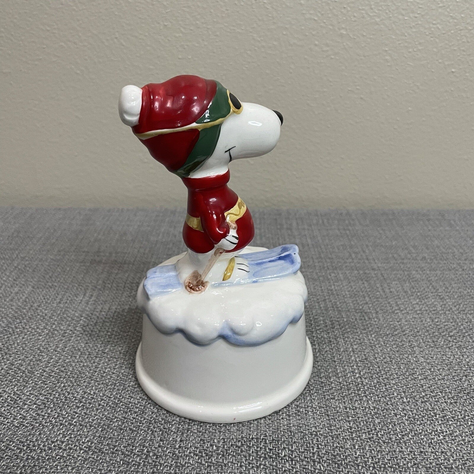Aviva Enterprises Snoopy Corp Vintage (1958,1966) Winter Skiing Musical Figurine