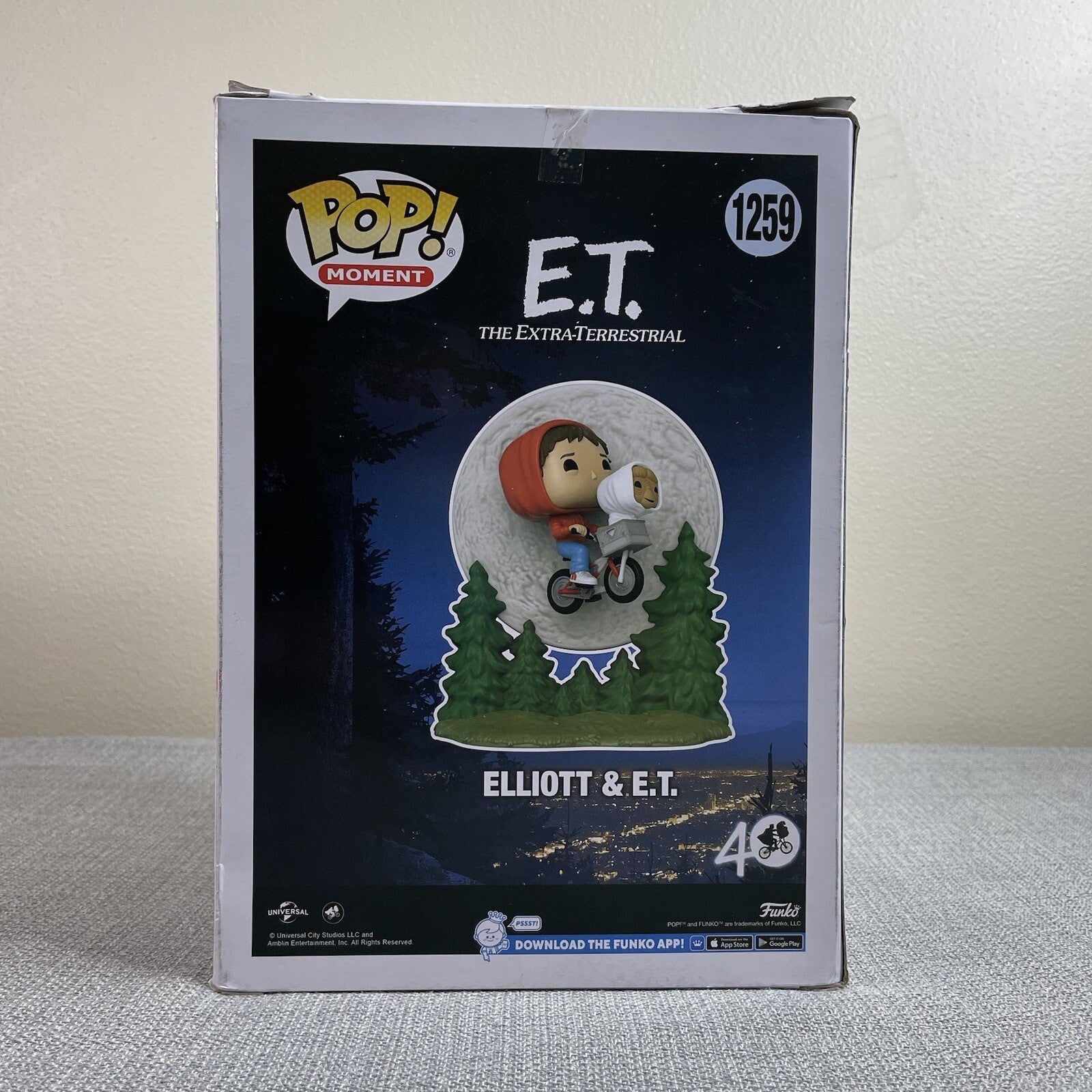 Funko Pop Moment - Elliott & E.T. The Extra-Terrestrial (1259) Figure (TORN BOX)