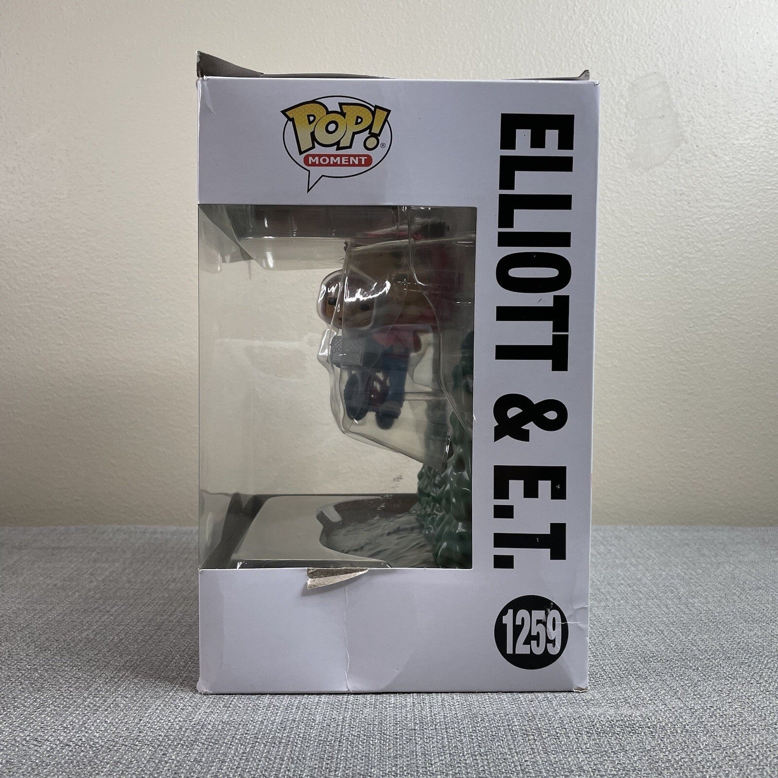 Funko Pop Moment - Elliott & E.T. The Extra-Terrestrial (1259) Figure (TORN BOX)
