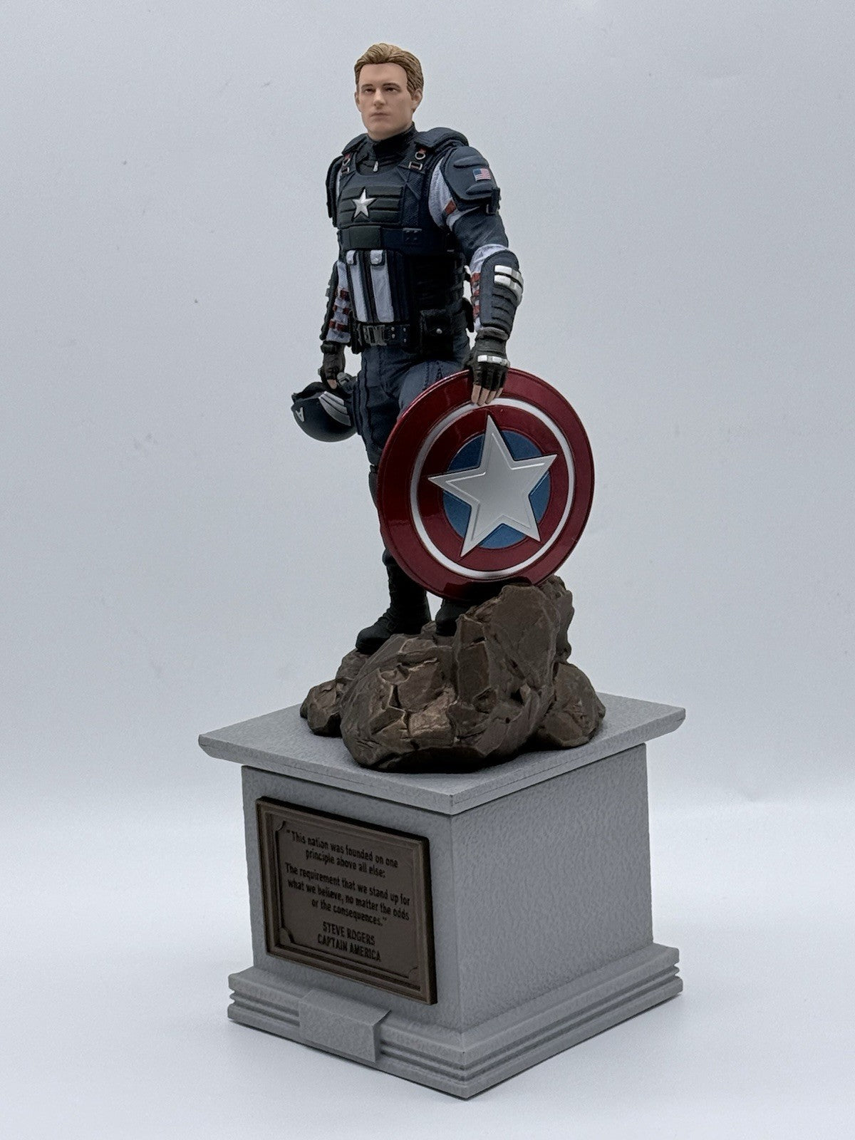 Marvel Avenger's Earth Mightiest Heroes Captain America 12 " inch Statue