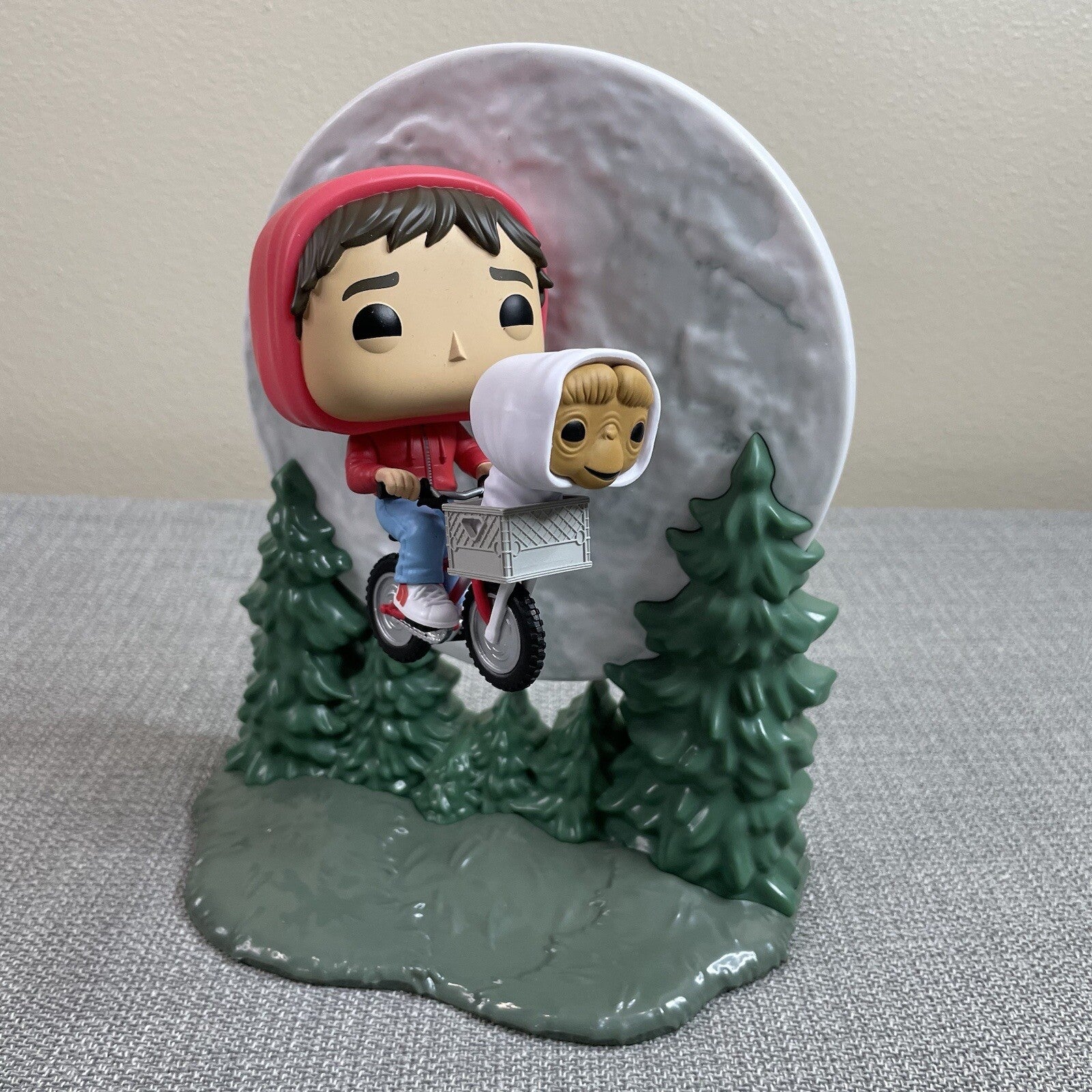 Funko Pop Moment - Elliott & E.T. The Extra-Terrestrial (1259) Figure (TORN BOX)