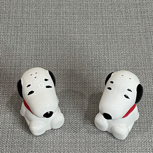 Benjamin & Medwin NY Peanuts Snoopy Decorative Ceramic Salt and Pepper Shakers