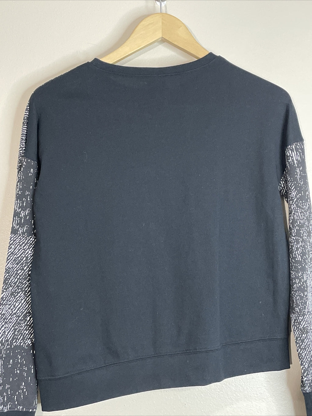 C9 Champion Womens XS Black & White Long Sleeve Asymmetrical Athletic Top