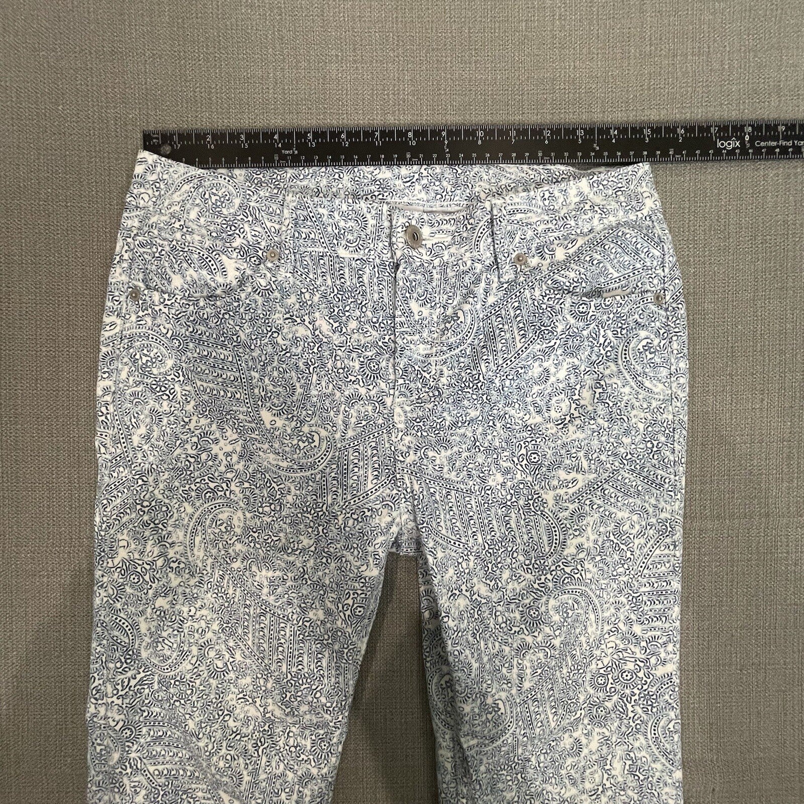 Liz Claiborne Women's Size 6 White Blue Patterned Lightweight Jeans Pants