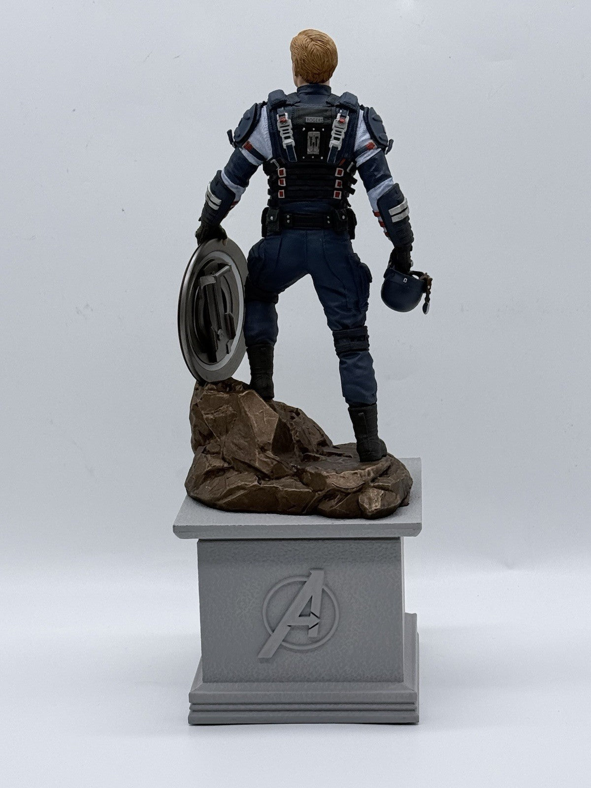Marvel Avenger's Earth Mightiest Heroes Captain America 12 " inch Statue