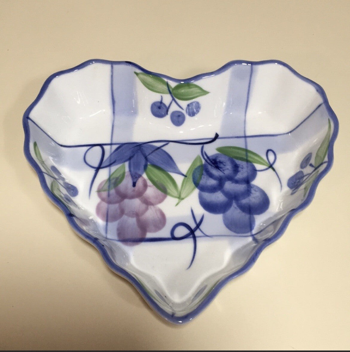 Decorative Heart w/Grape Print Candle Holder/Trinket Bowl/Jewelry Display Holder