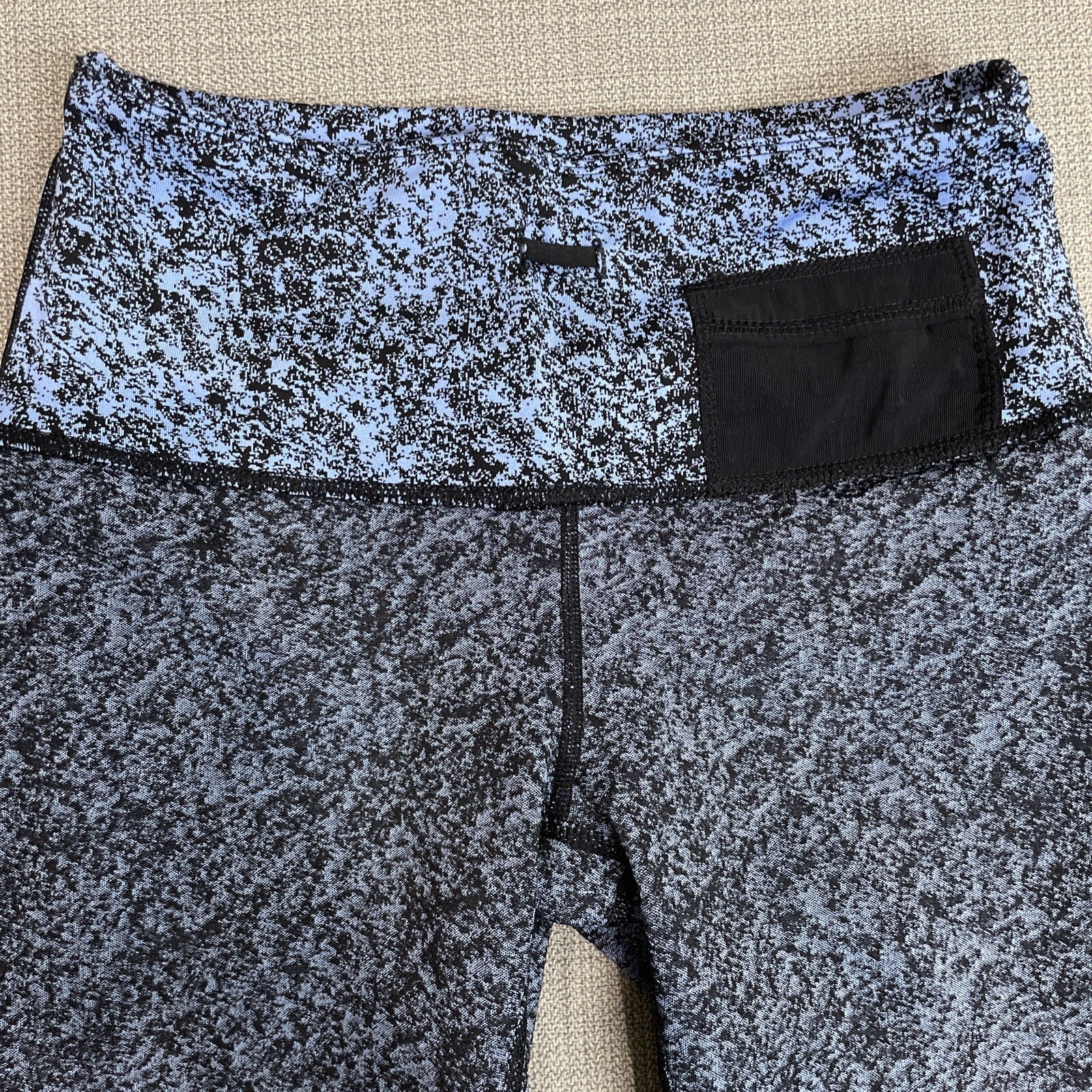 Kirkland Signature Women’s Blue /Black Patterned Capri Leggings Size Small