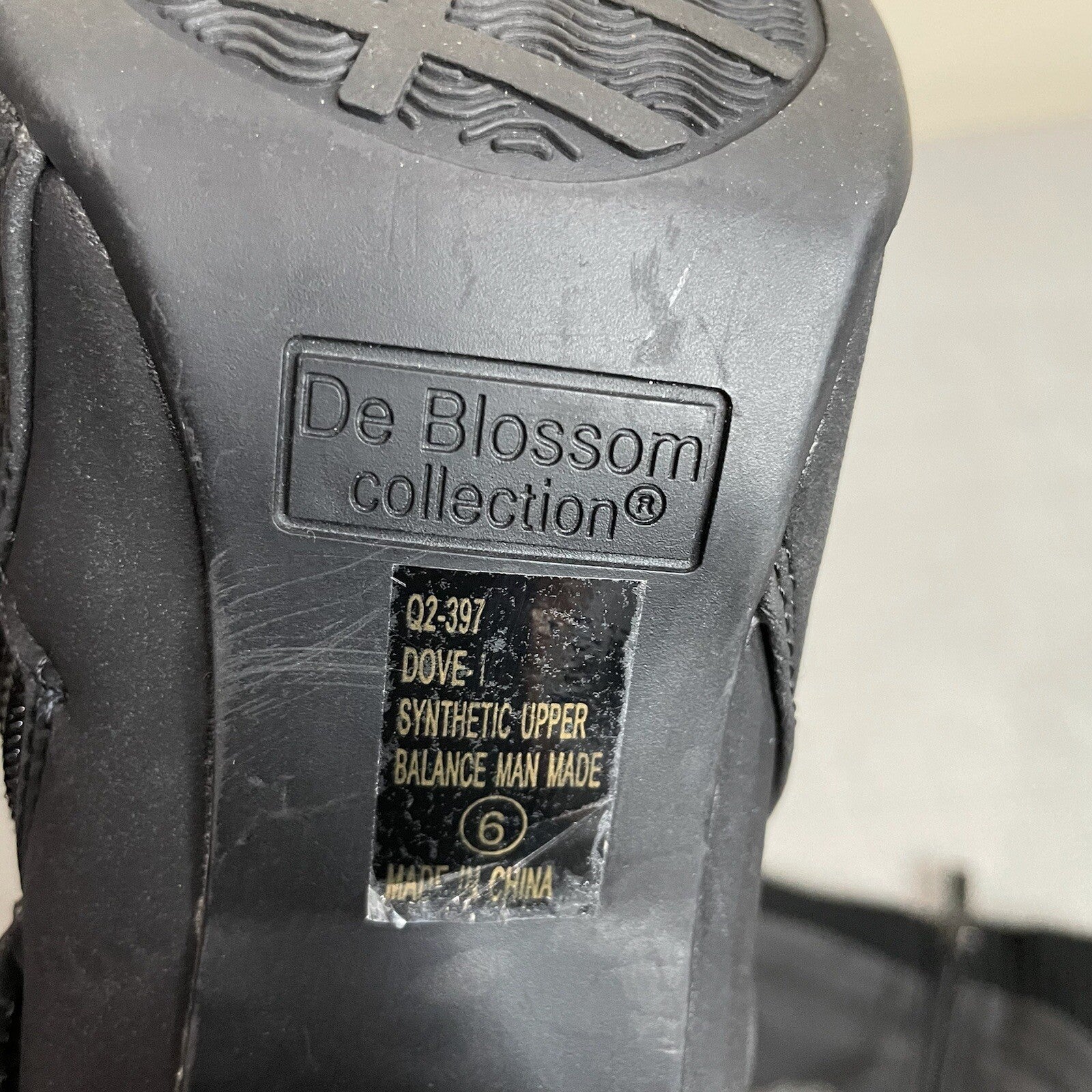 De Blossom Collection "Dove" Women's (Size 6) Black Heeled Boots