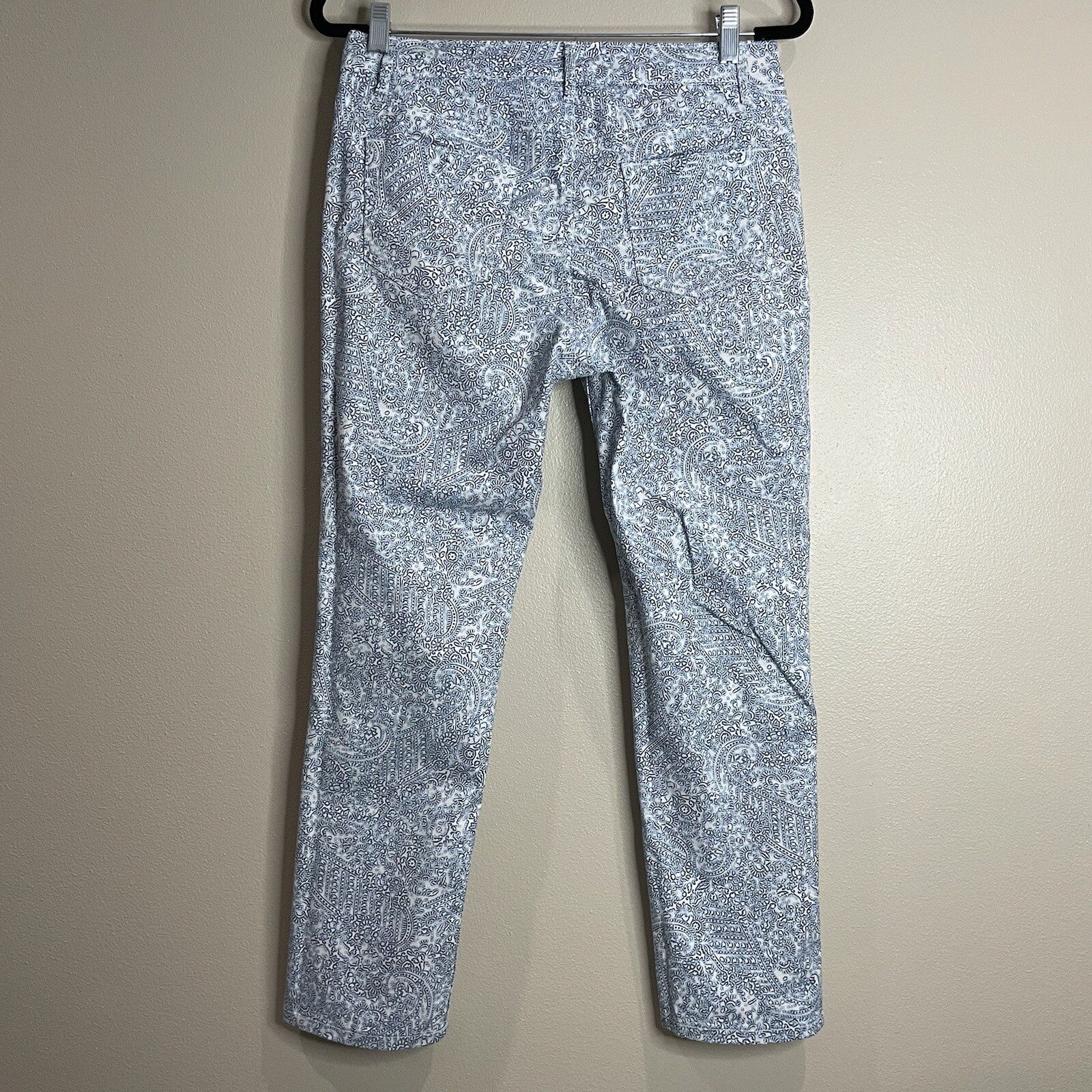 Liz Claiborne Women's Size 6 White Blue Patterned Lightweight Jeans Pants
