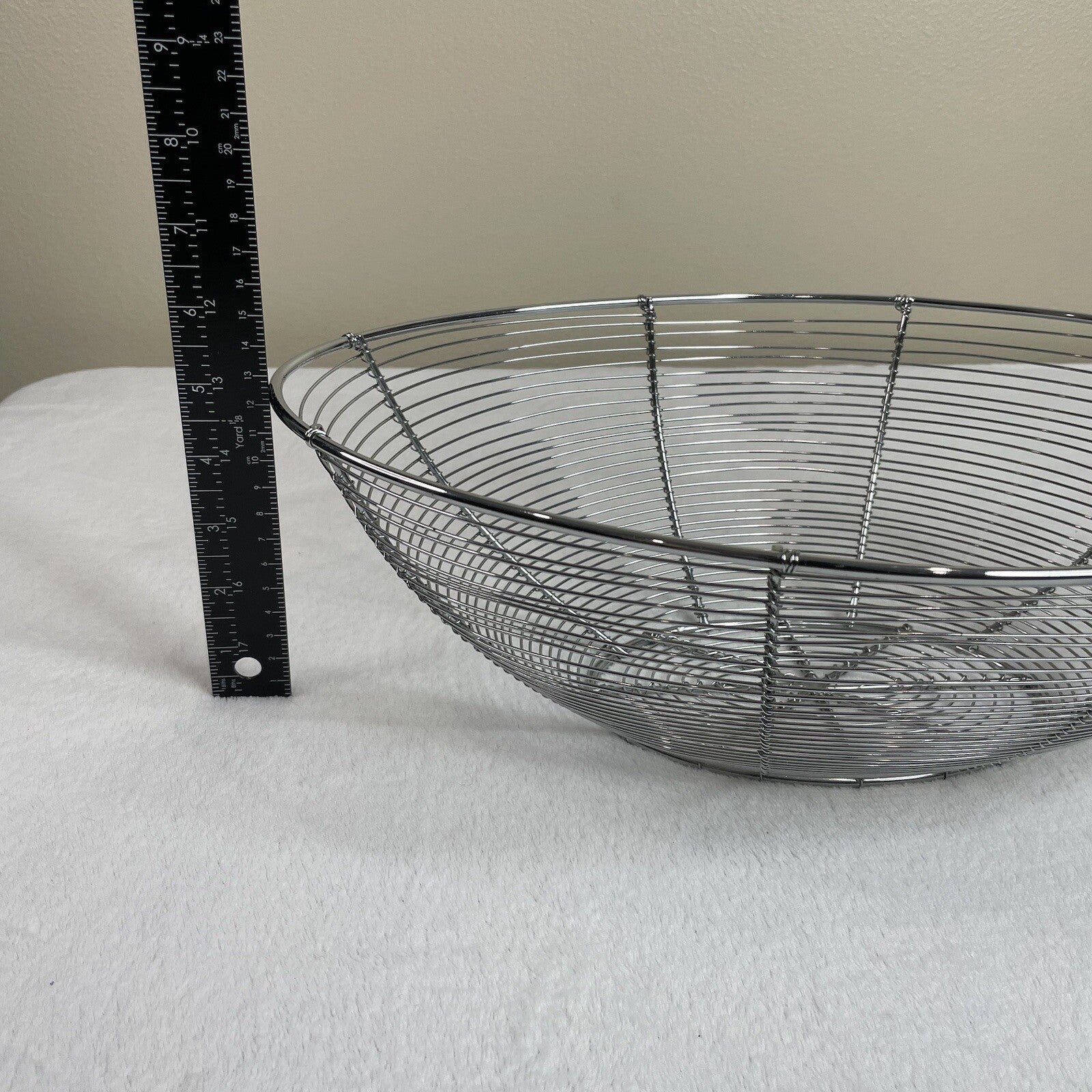 Decorative Silver Tone Metal Wire Fruit / Snack / Food / Home Decor Oval Basket