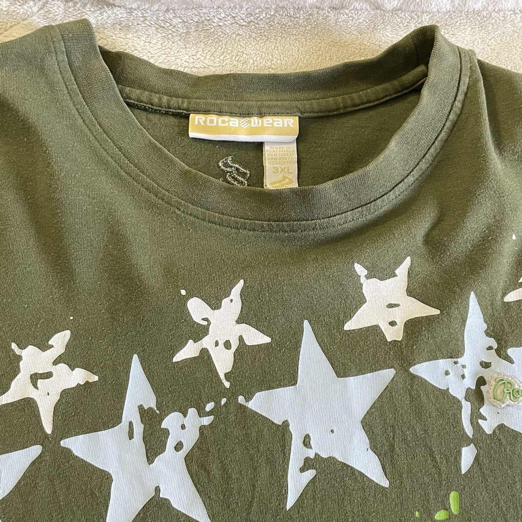 RocaWear Men Size XXXL (3XL) Green Short Sleeve Logo T-Shirt with Printed Stars