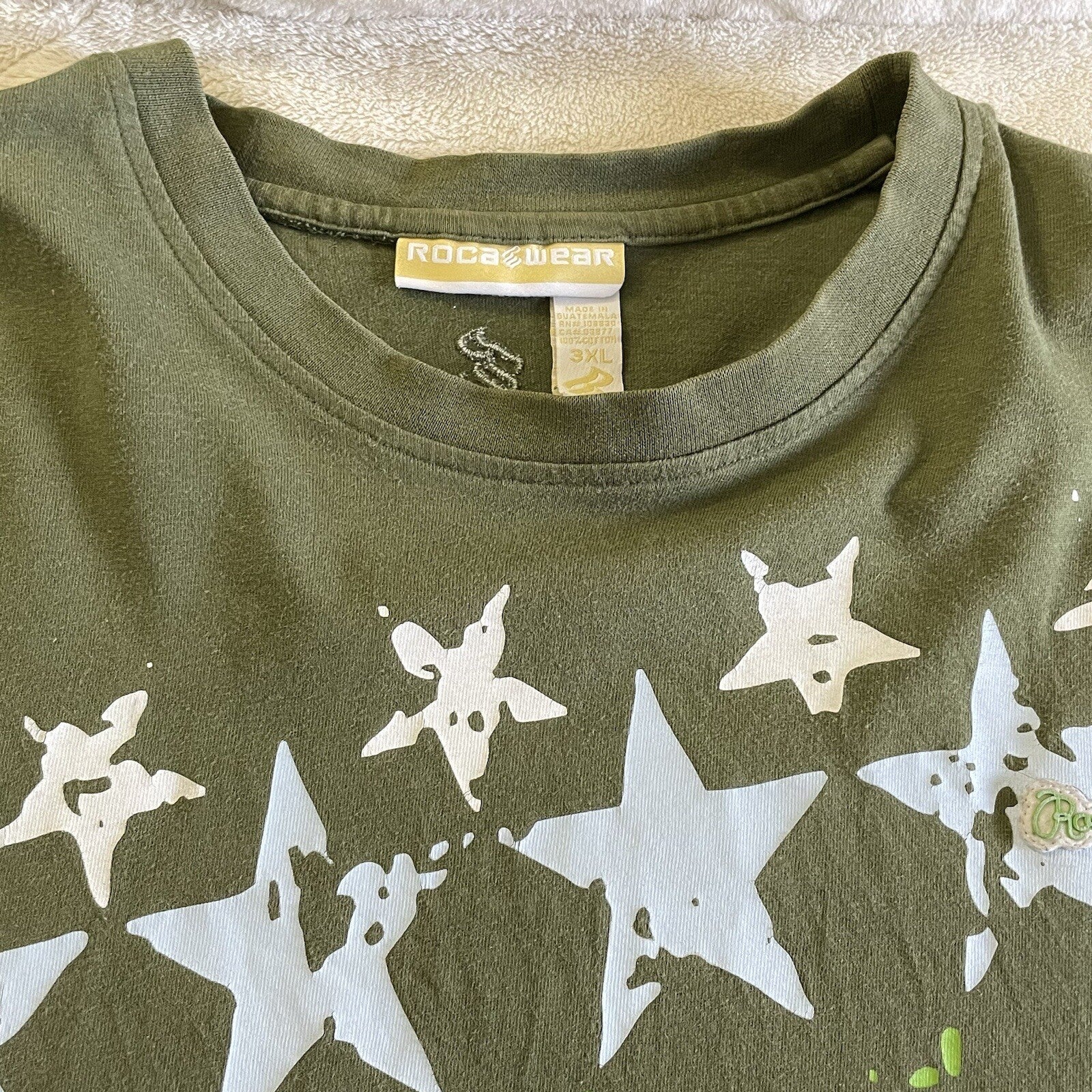 RocaWear Men Size XXXL (3XL) Green Short Sleeve Logo T-Shirt with Printed Stars