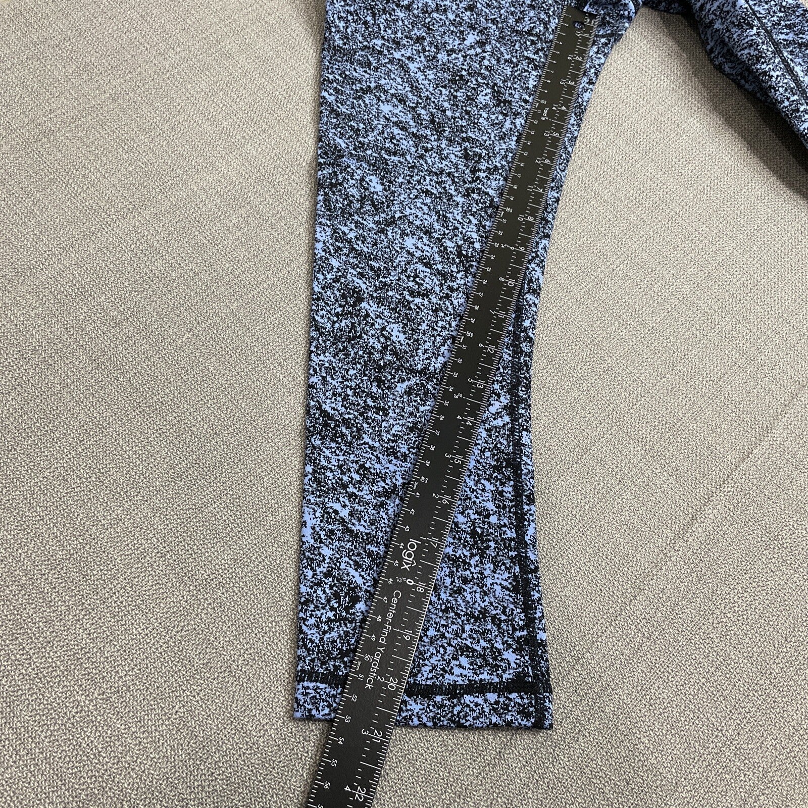 Kirkland Signature Women’s Blue /Black Patterned Capri Leggings Size Small